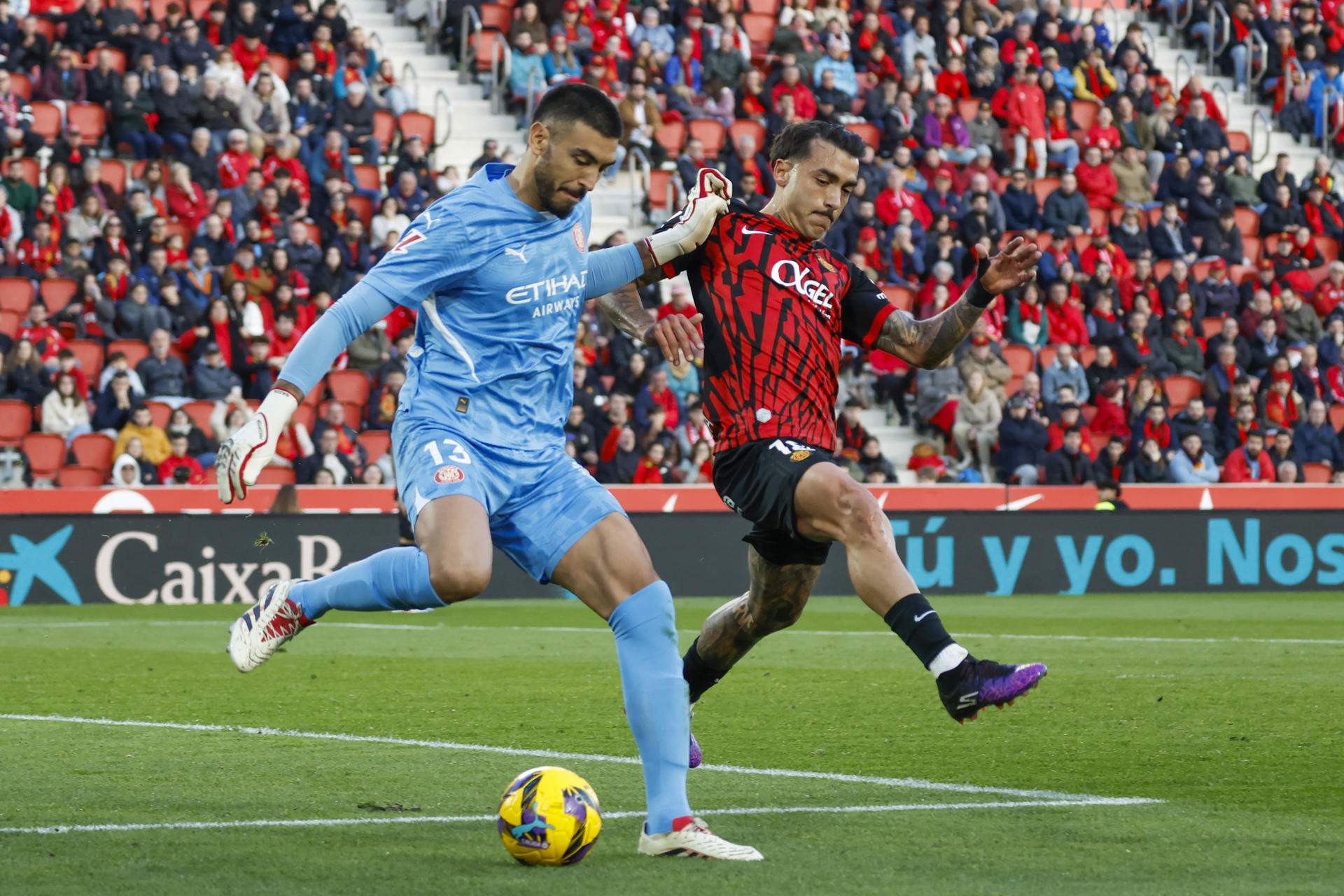 Un error monumental condena al Girona contra el Mallorca (2-1) y se aleja de Europa