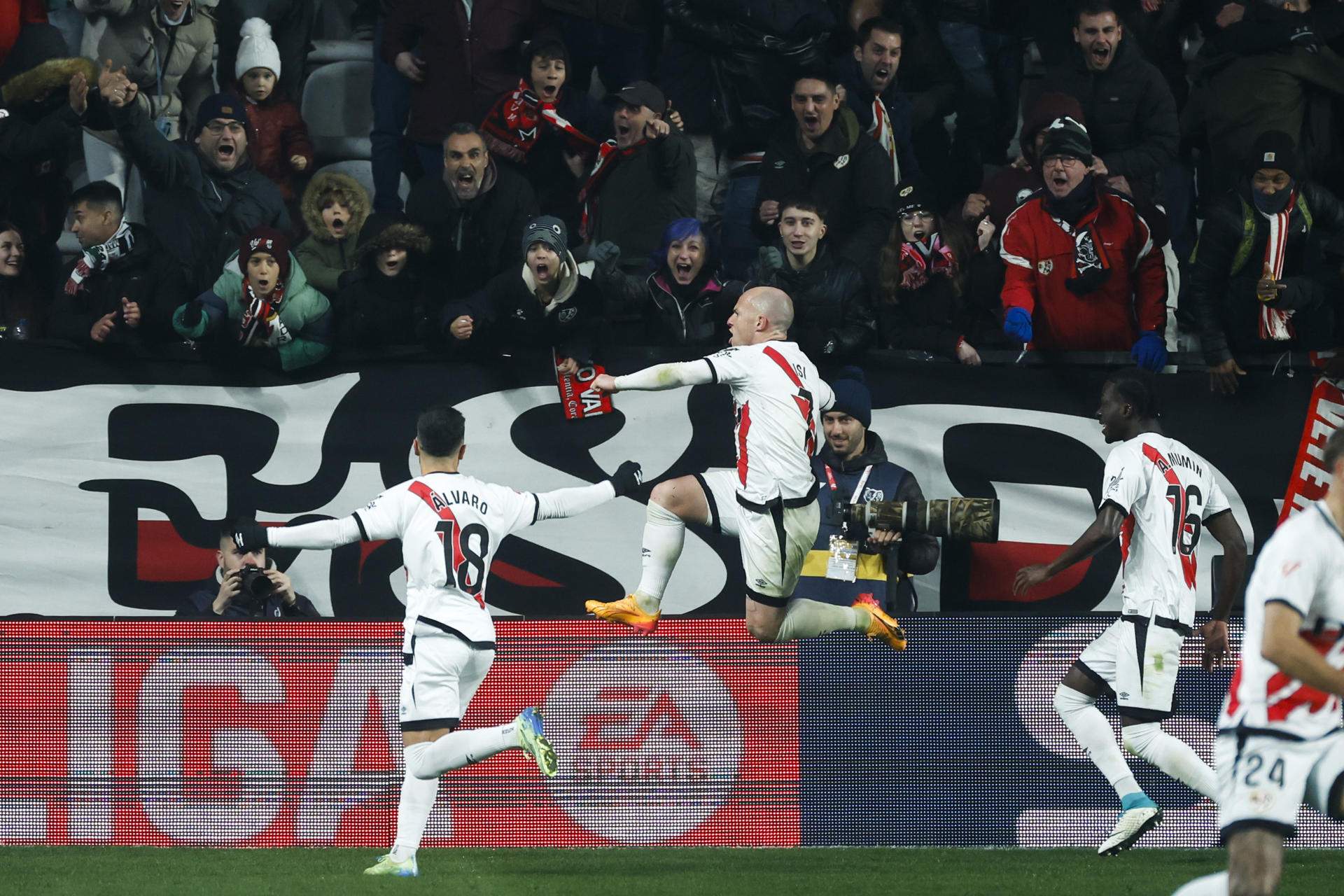 Al Real Madrid se le queman dos puntos más en el infierno de Vallecas contra el Rayo Vallecano (3-3)