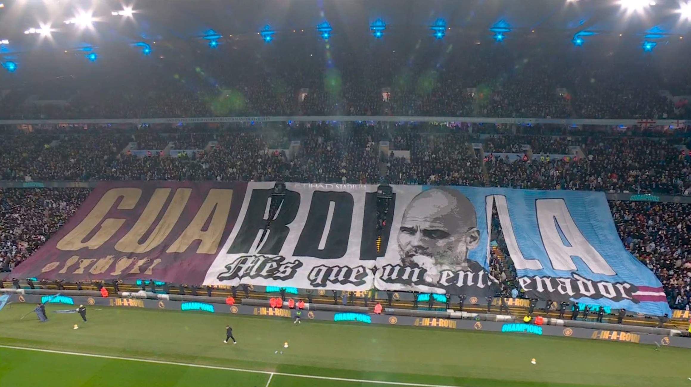 El espectacular tifo en catalán del Etihad a Guardiola en el derbi de Manchester: "Més que un entrenador"