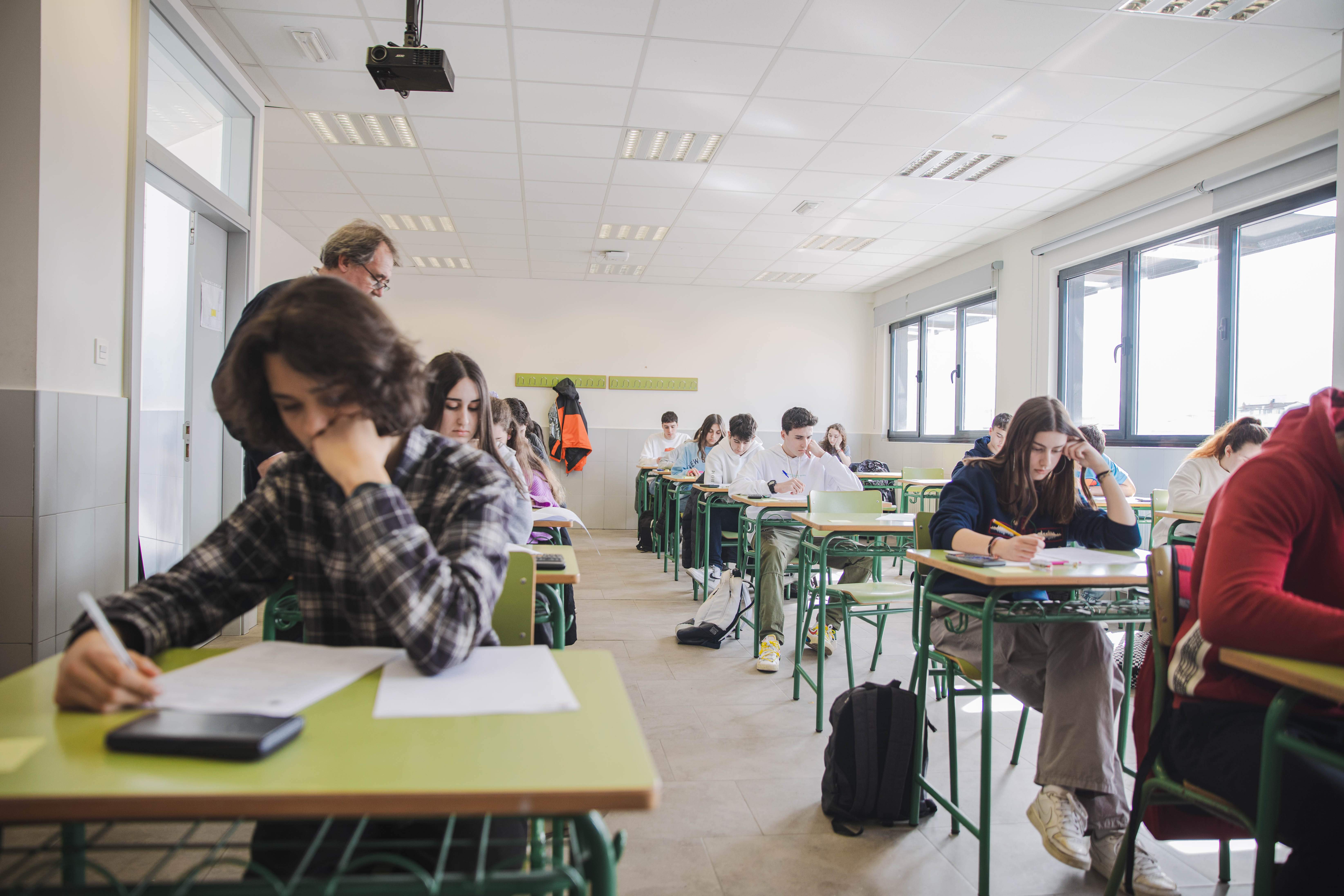 El pla de la CUP per mantenir el català a l'educació: prova multinivell i inspecció educativa