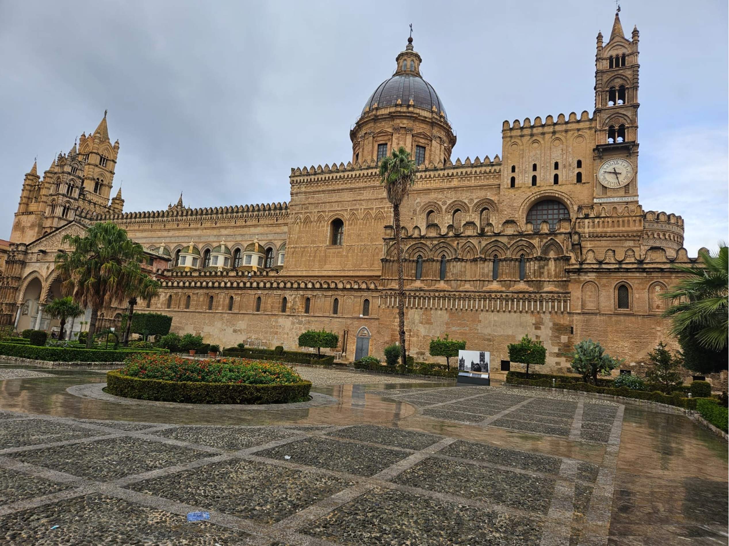 Palermo. Catedral (desde vía Vittorio Emmanuele). Cedida Pep Mayans