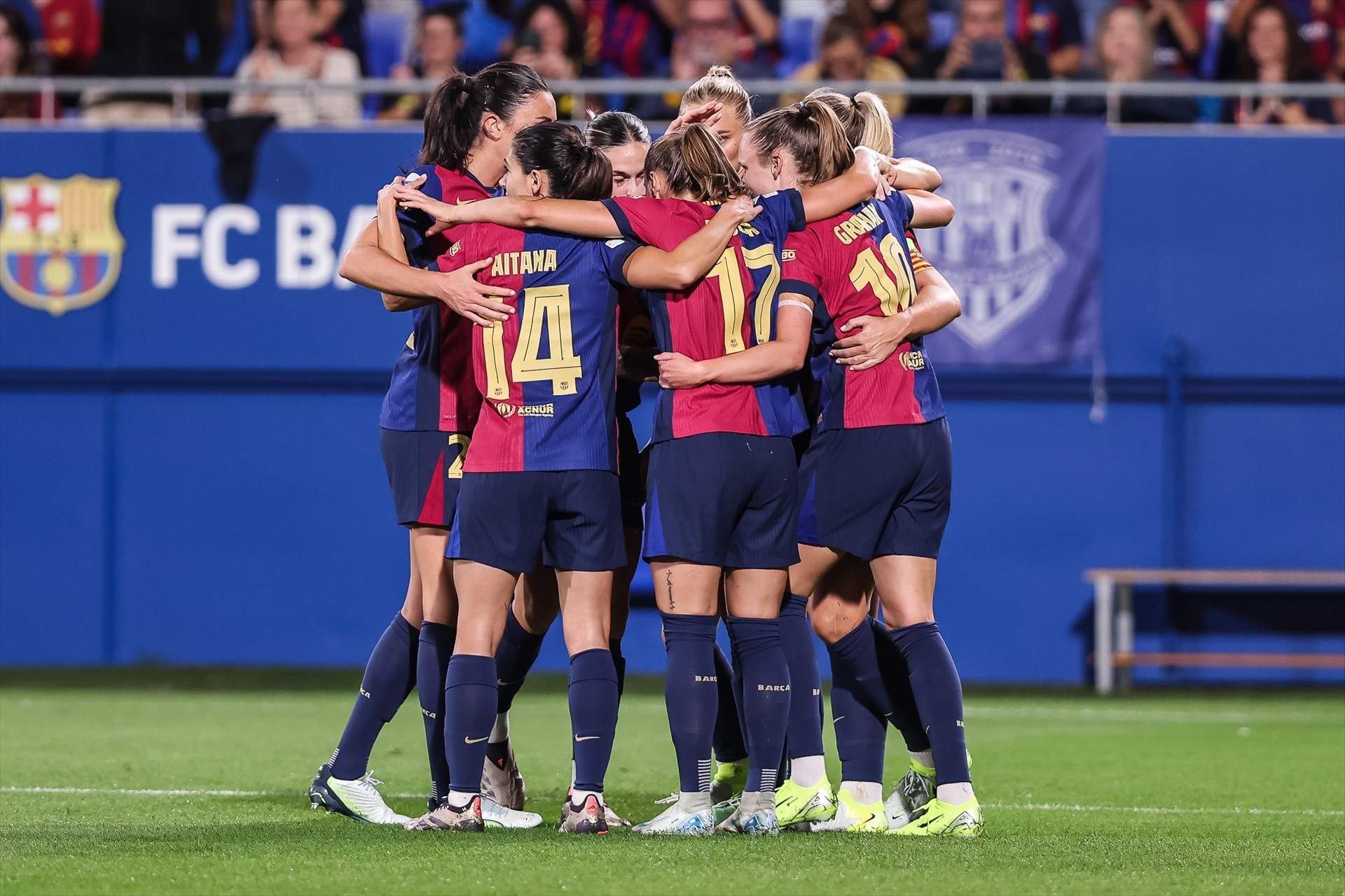 El Barça femení arrasa amb 6 futbolistes en el millor onze de l'any