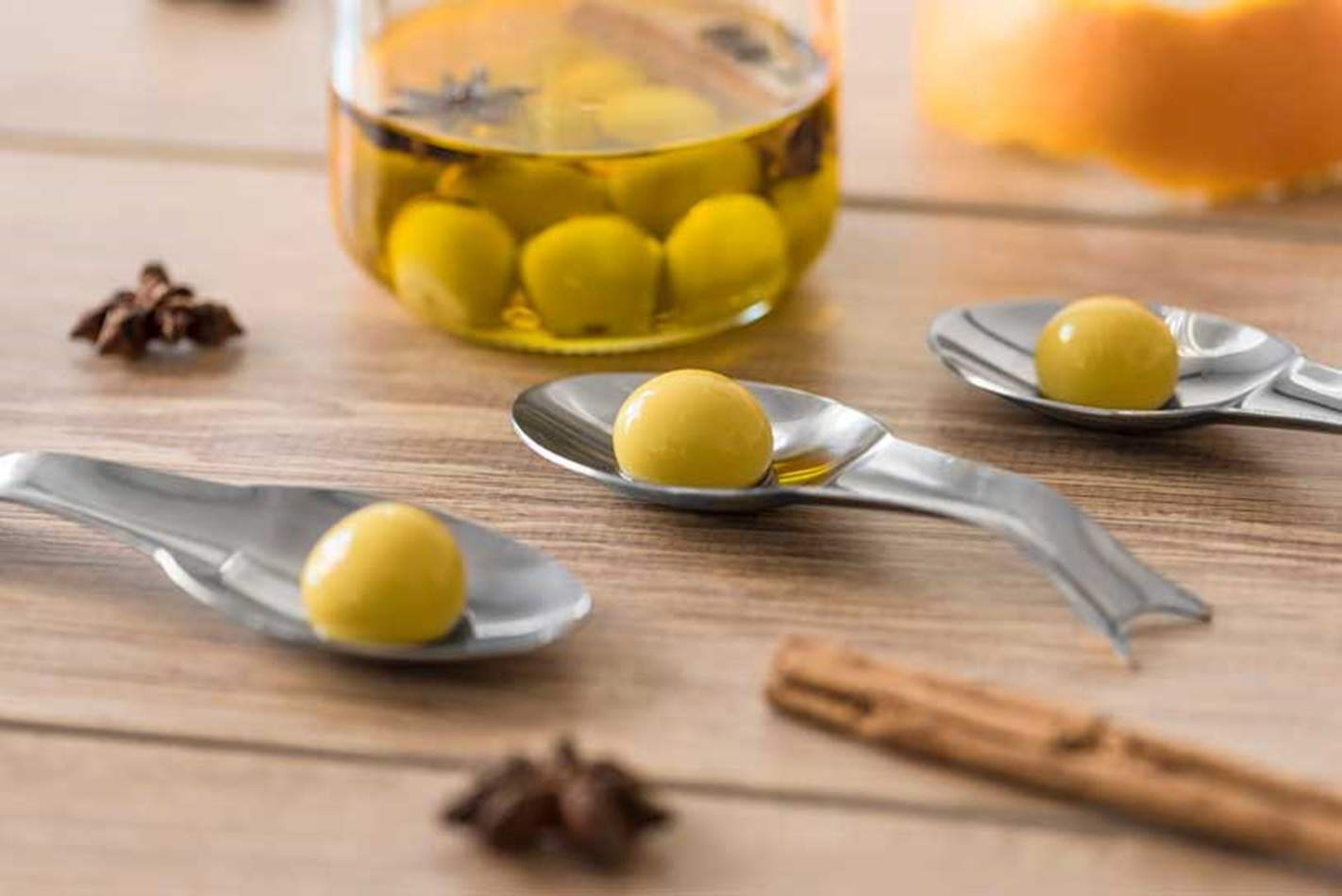 Cómo hacer estas aceitunas esféricas de Albert Adrià que son la sensación de Navidad