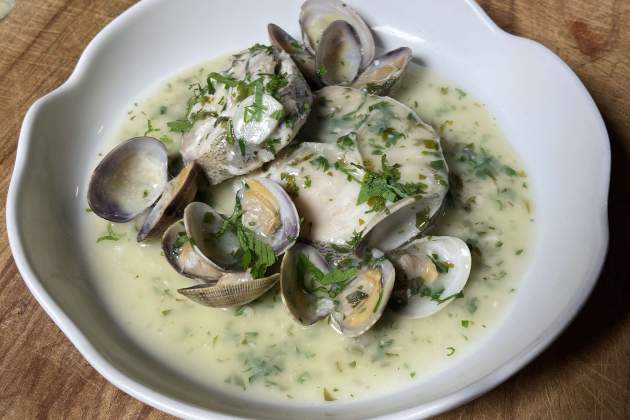 Plato de lluç con salsa verde Ada Parellada