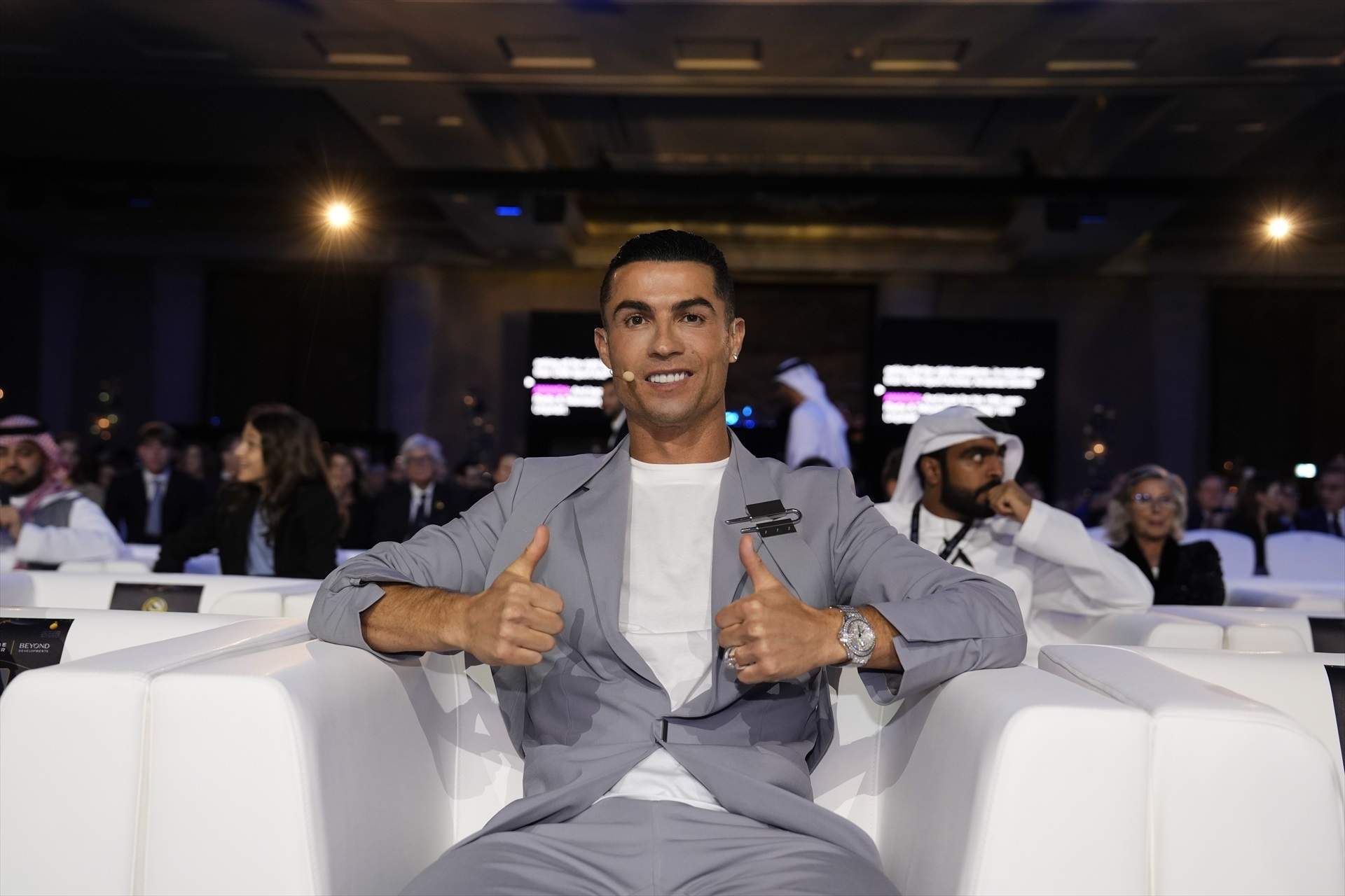 Cristiano Ronaldo i el contracte del segle: 550.000 euros diaris i un 5% de l'Al-Nassr