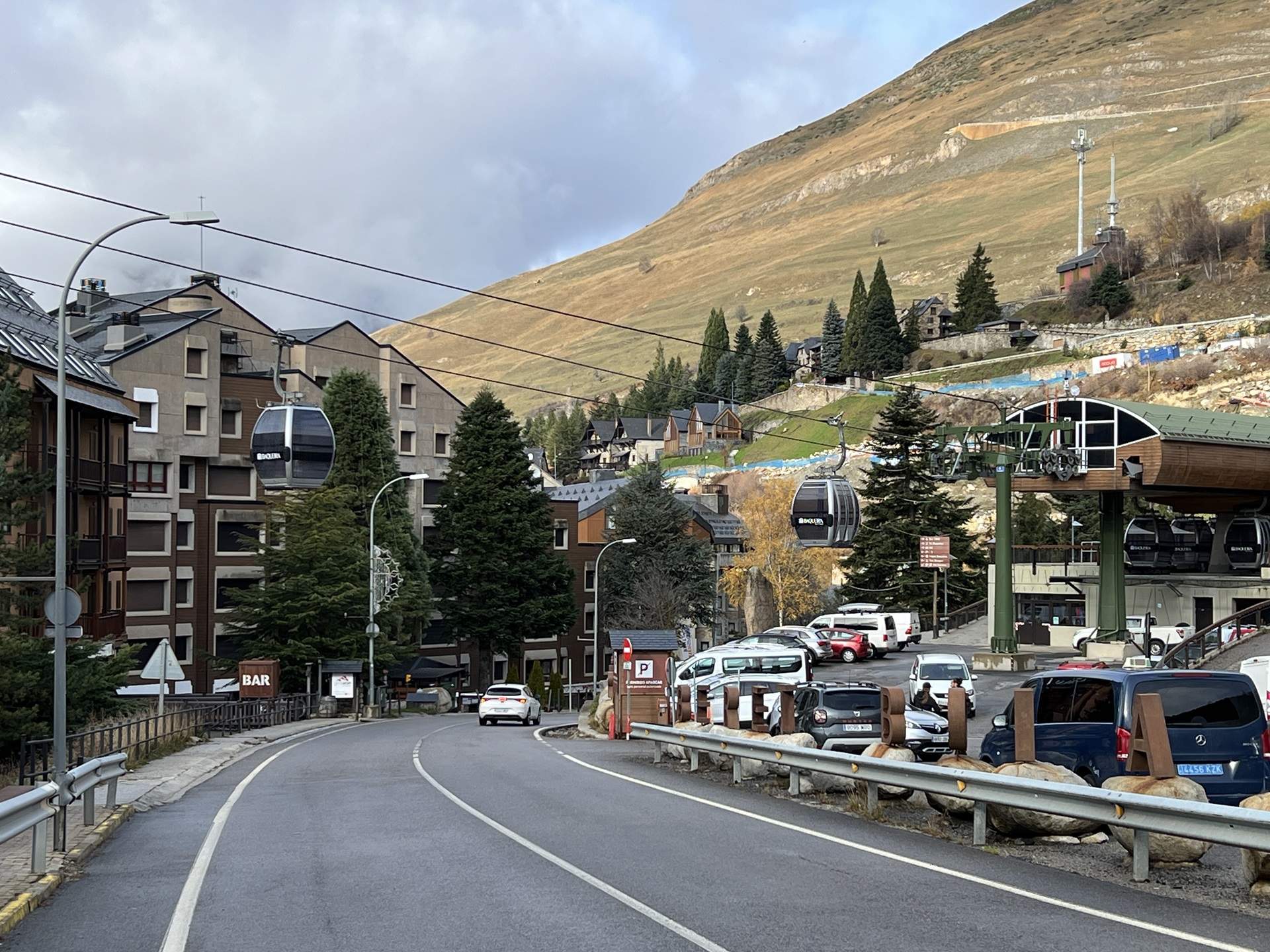 Mig Pirineu sense telèfon ni internet pel tall accidental d'un cable de fibra òptica a Talarn