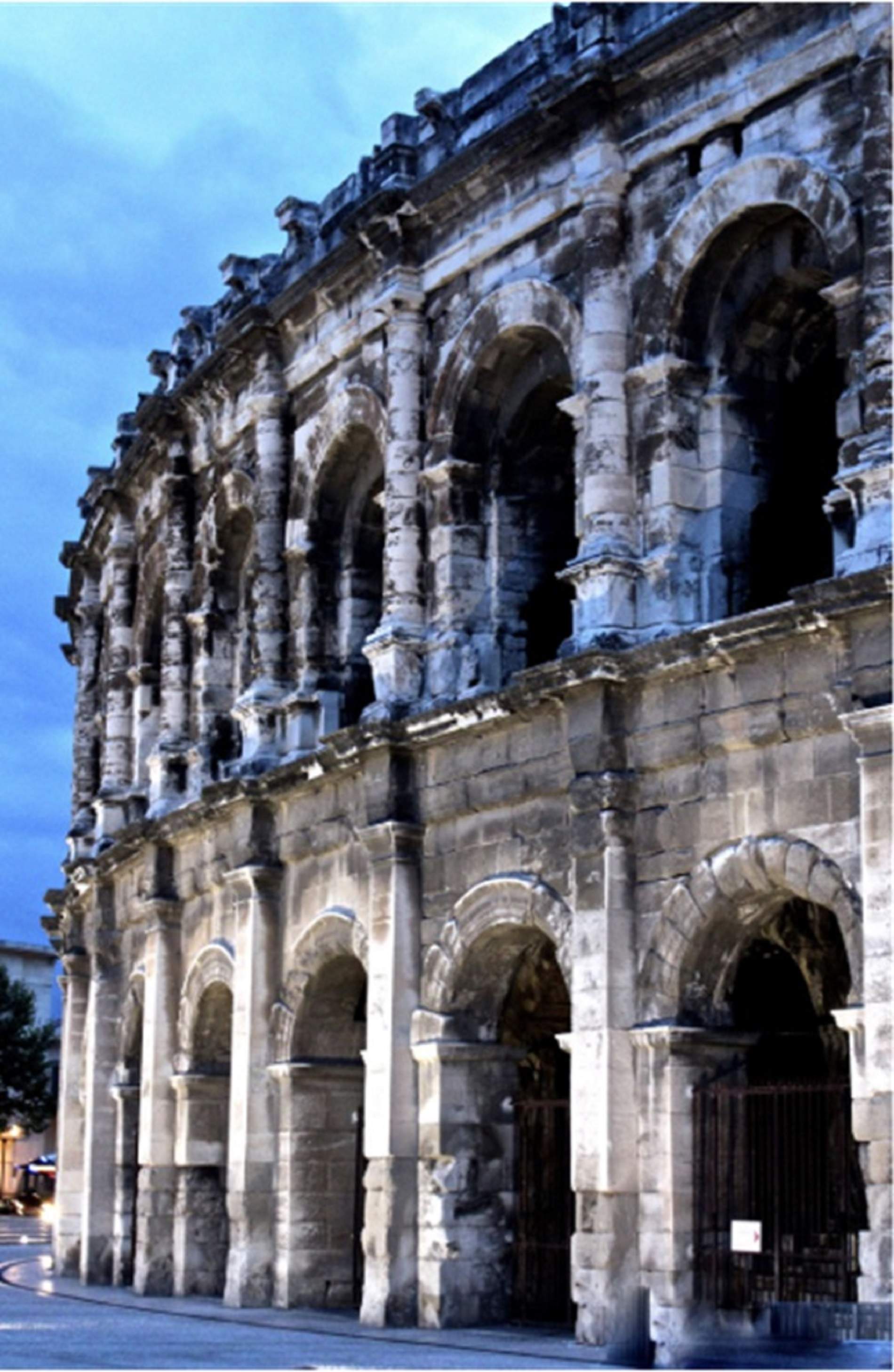 Nimes. L'Amfiteatre. Font Pinterest