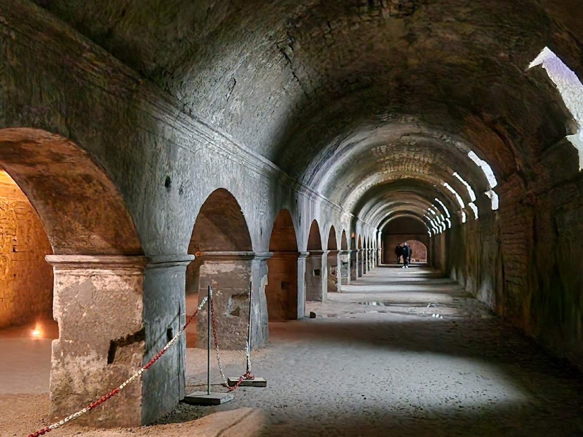 Arles. Cryptoportics. Font Wikimedia Commons