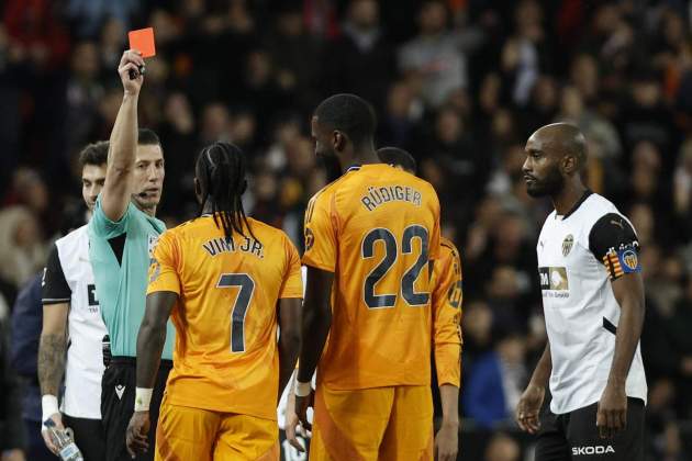 Vinicius expulsión Valencia Real Madrid / Foto: EFE