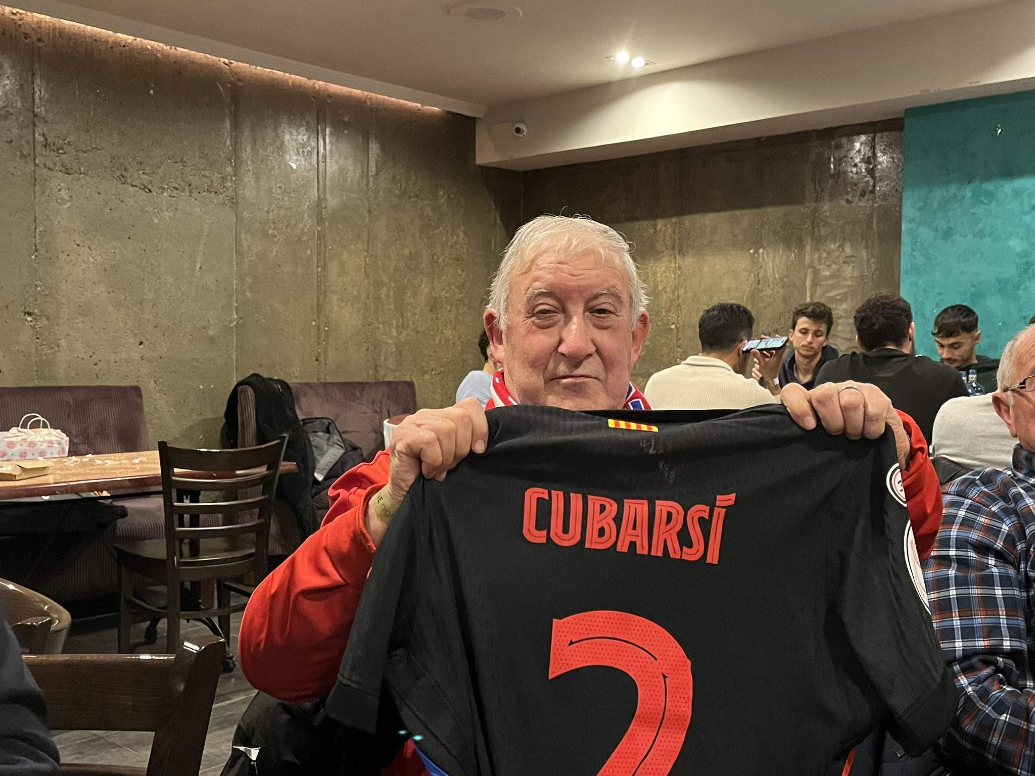 Pau Cubarsí y la entrañable historia de José, un voluntario de 72 años del Barbastro