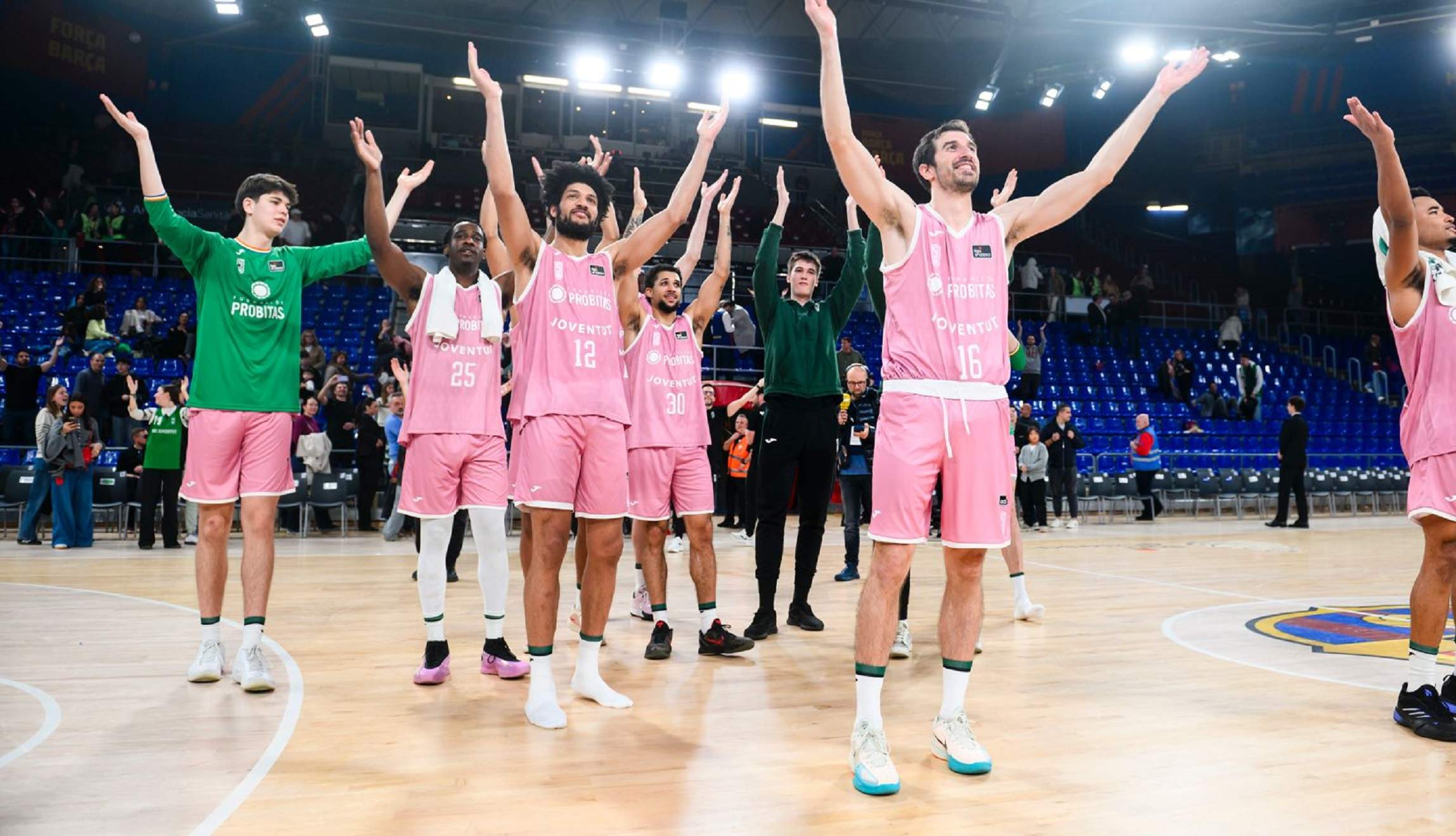 La Penya assalta el Palau i deixa el Barça tocat i pràcticament enfonsat (90-91)