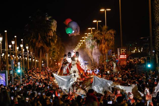 cabalgata barcelona reyes de oriente / Carlos Baglietto