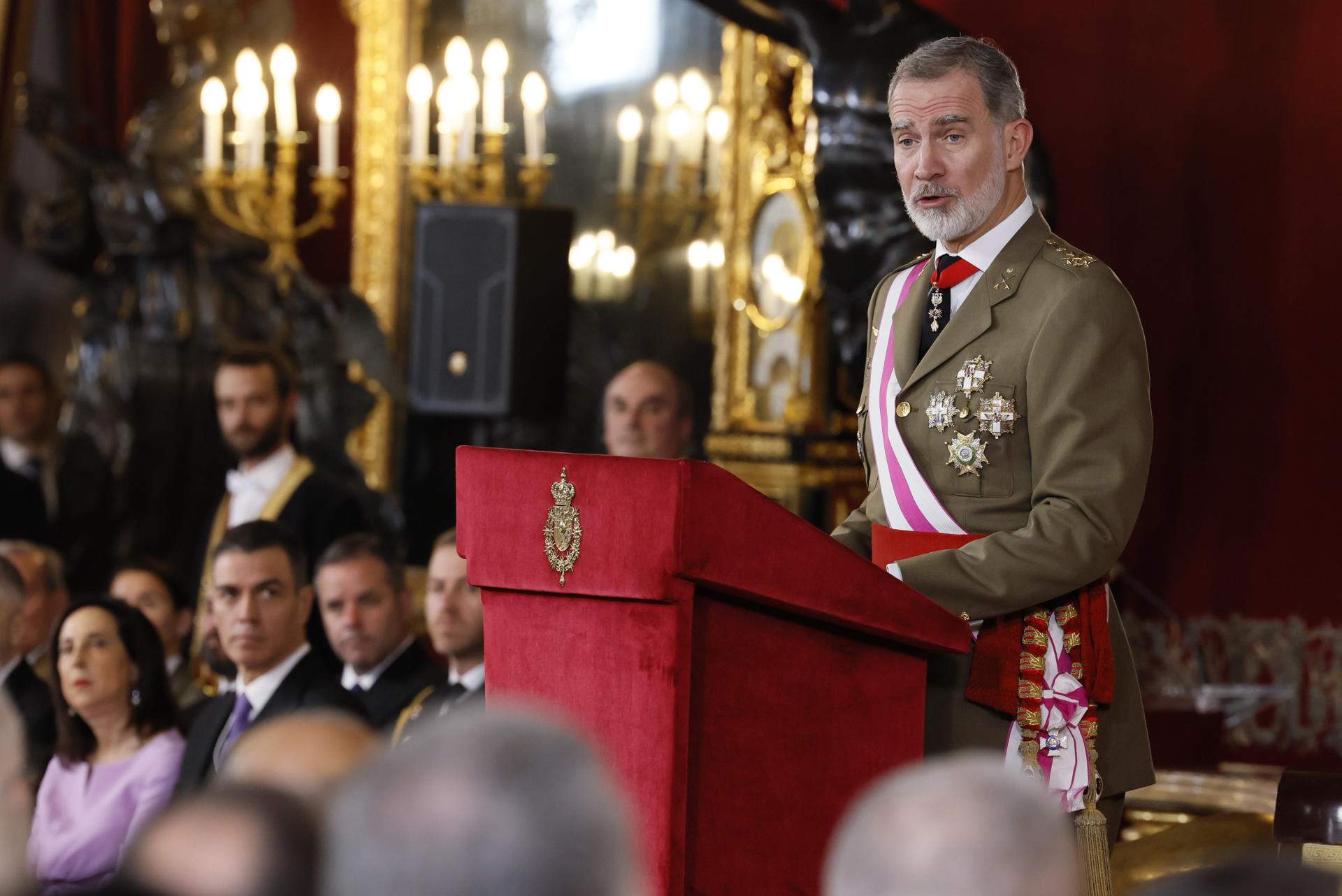 Felip VI destaca el “valor” de l’exèrcit amb la DANA com a “element essencial de l’acció de l’Estat”