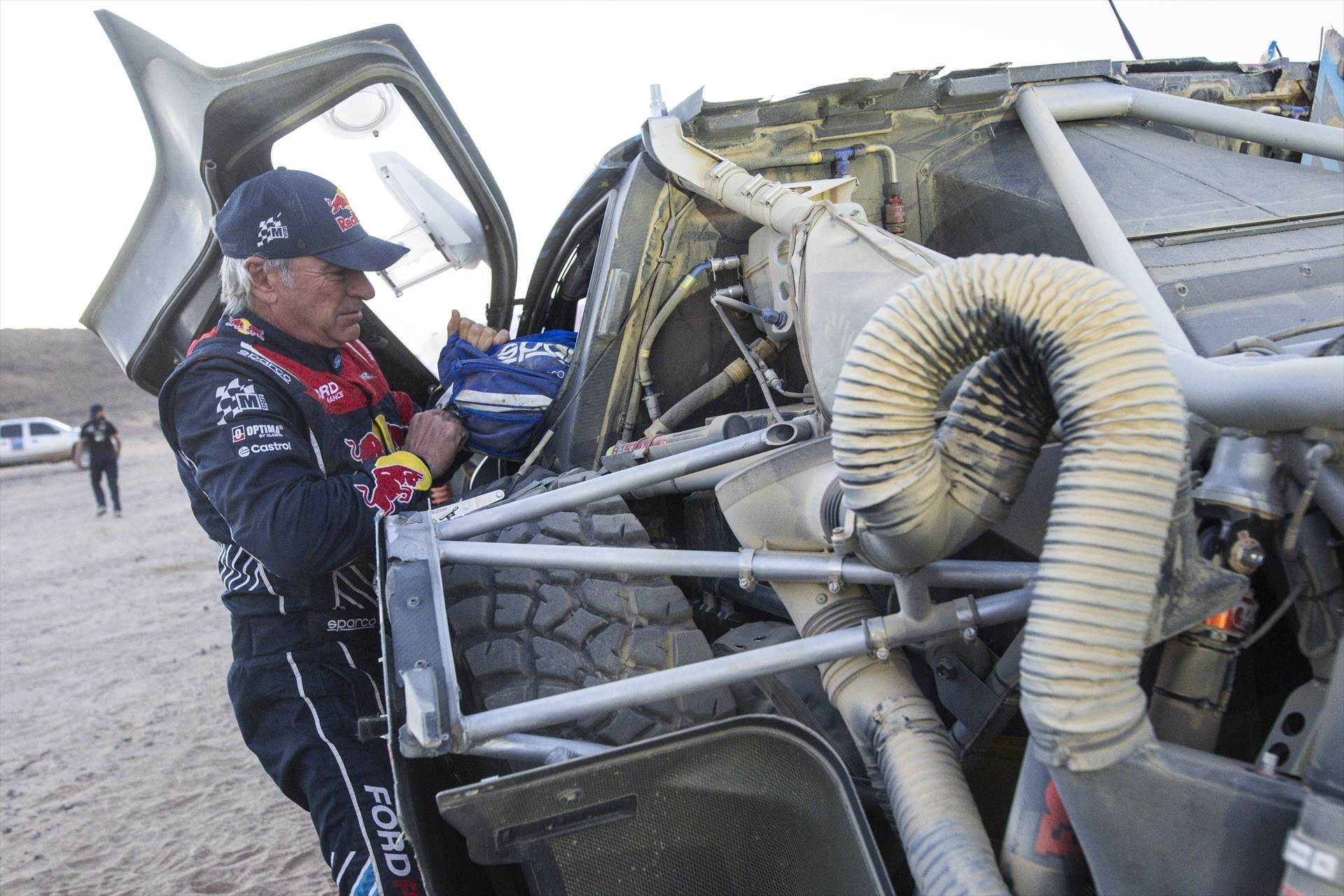 Carlos Sainz abandona el Dakar 2025 per raons de seguretat