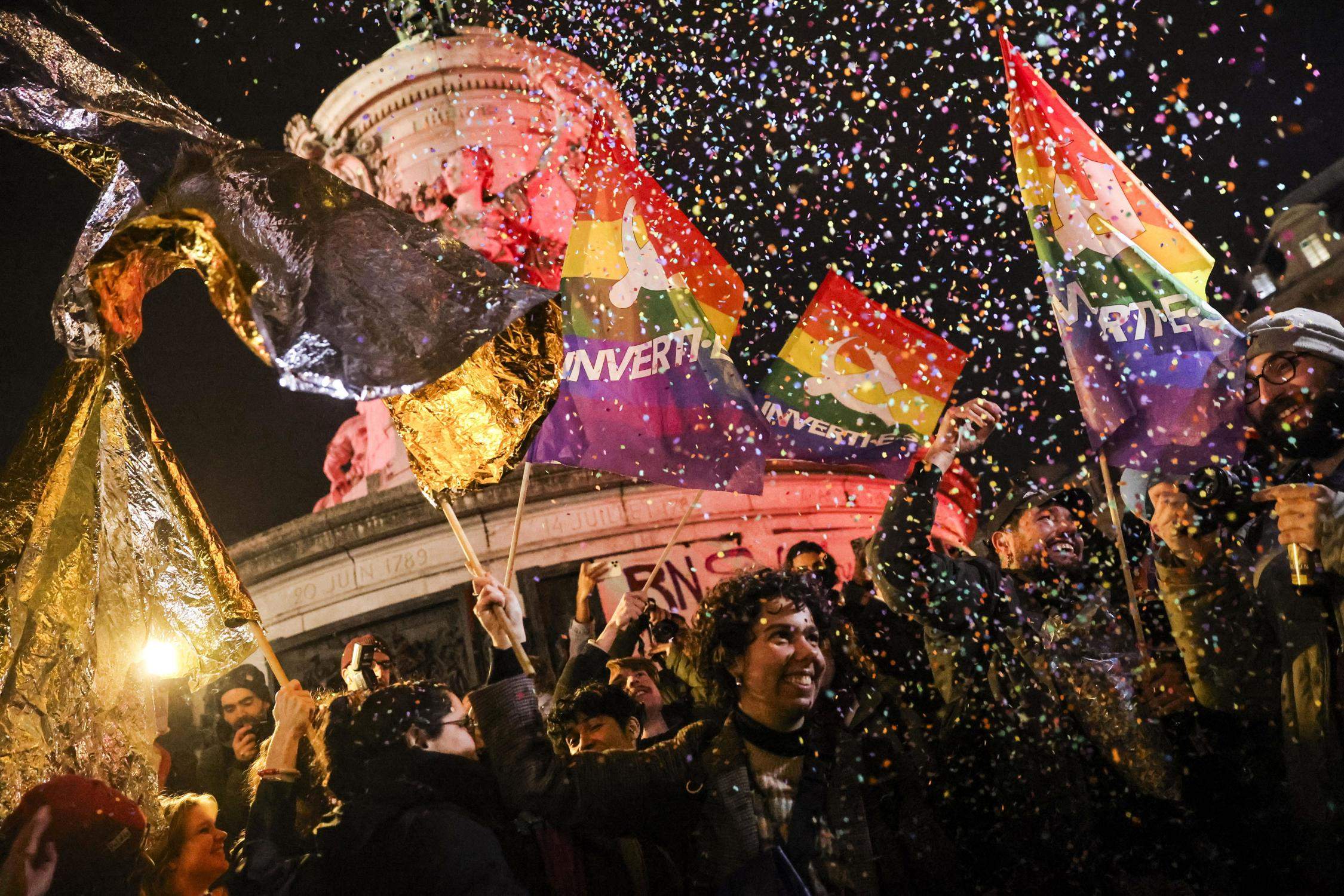 Así celebran en Francia la muerte de Jean-Marie Le Pen: champán y fuegos artificial