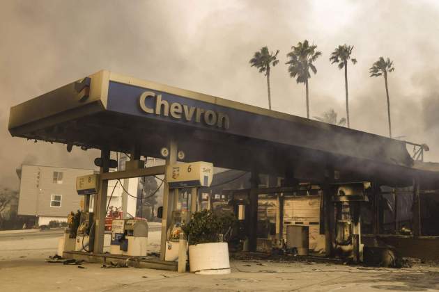 gasolinera incendio los angeles altadena caroline brehman efe