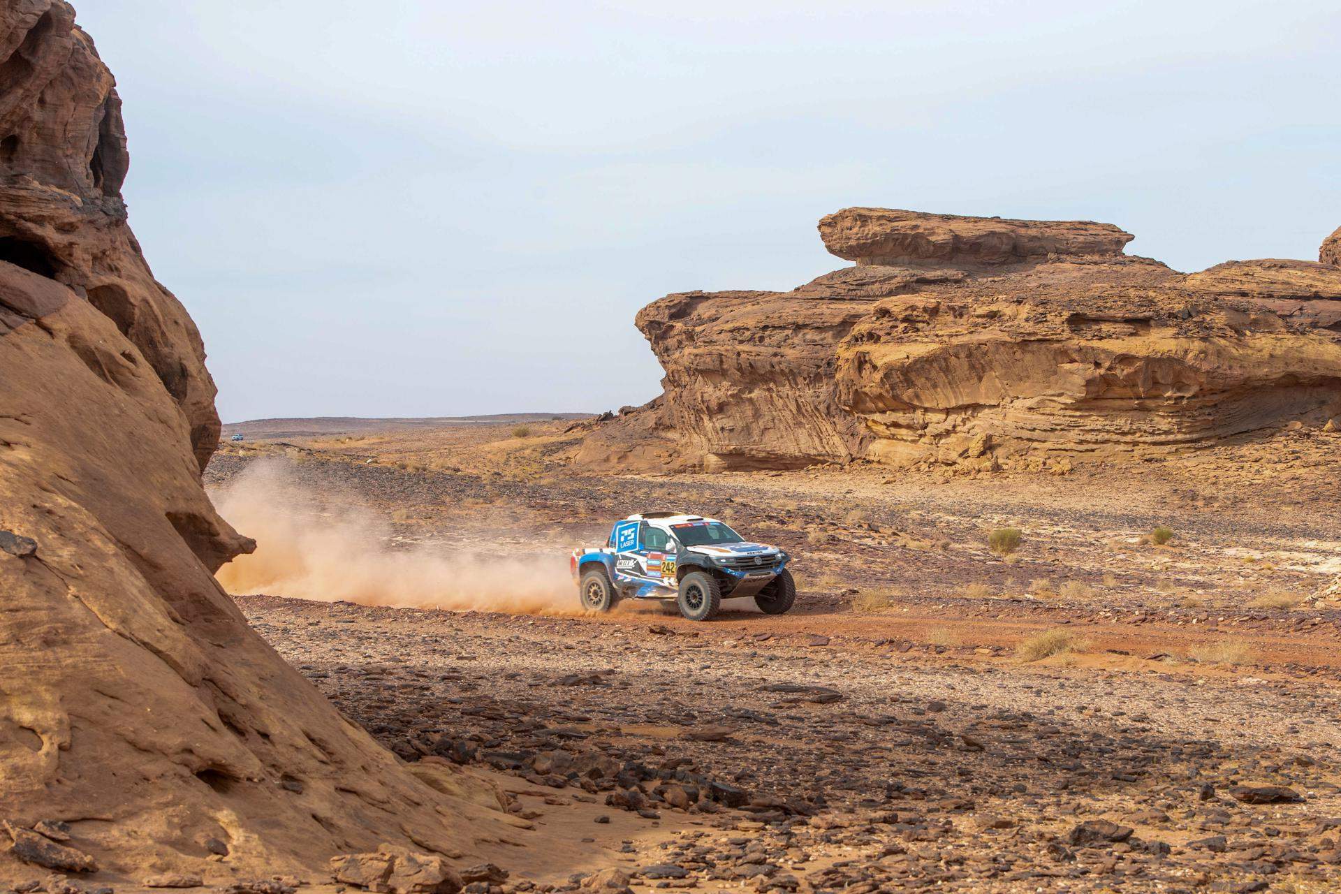 Al-Attiyah y Sanders brillan en el Dakar pero pierden fuelle al ser sancionados