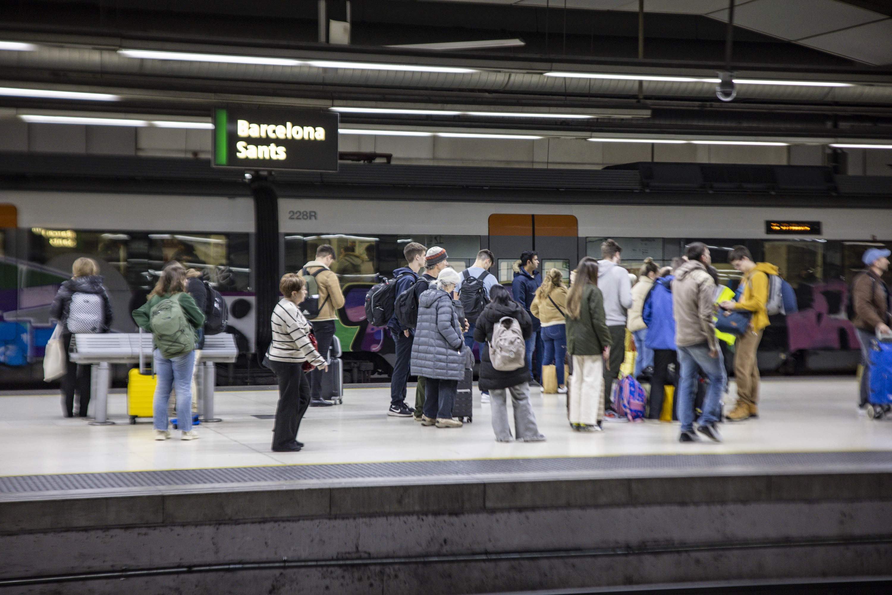 Importantes retrasos en las líneas R1, R3 y R4 de Rodalies por una incidencia entre Sants y Plaça Catalunya