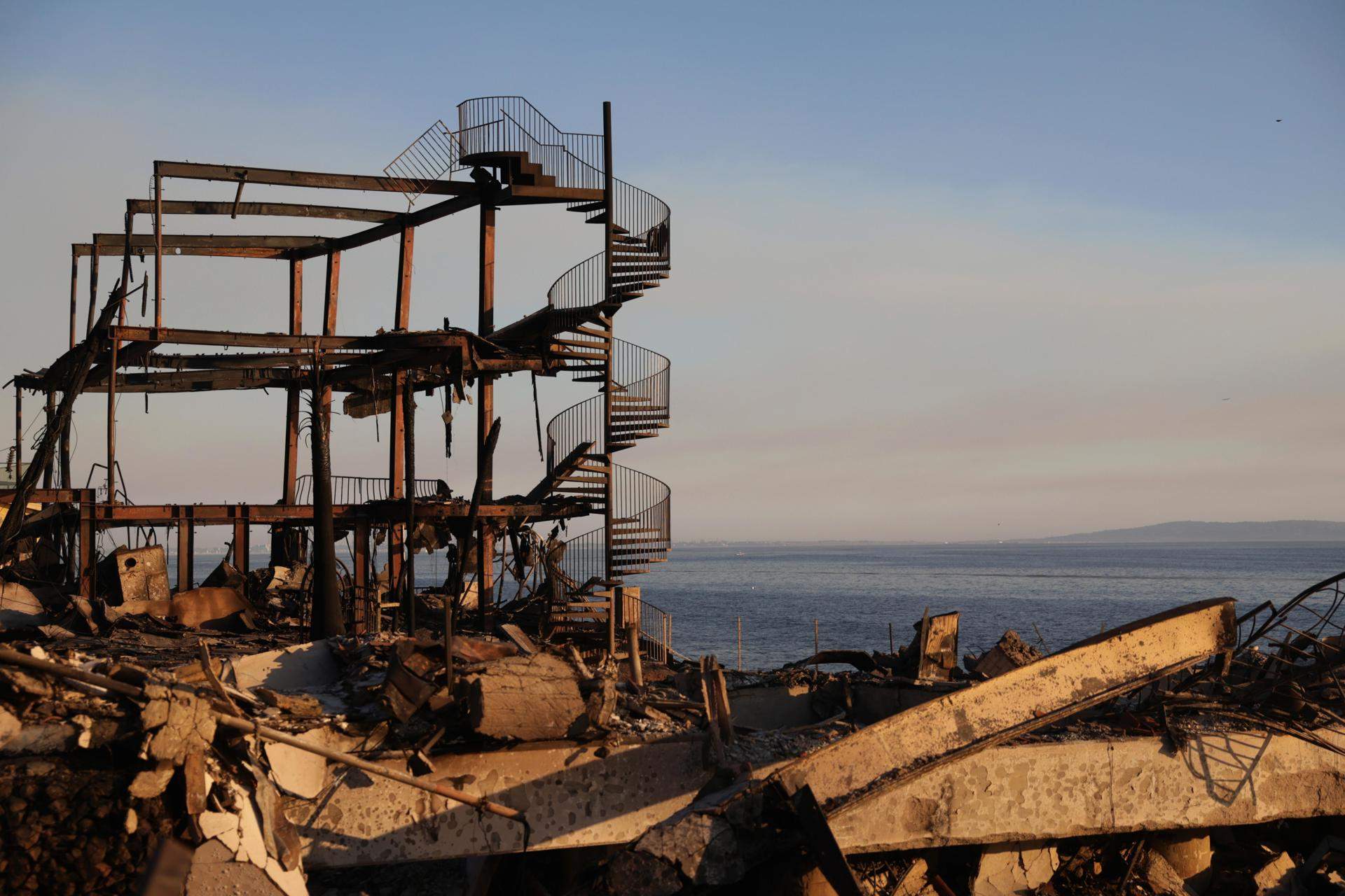 El nombre de morts a l'incendi de Los Angeles s'eleva a 16 persones i hi ha 13 desapareguts