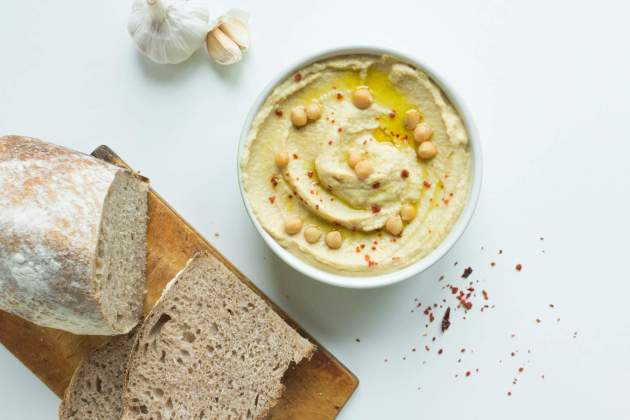 Hummus, una forma ideal de menjar cigrons / Foto: Unsplash