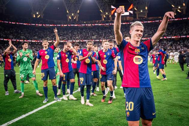 Dani Olmo celebra el seu primer títol amb el Barça / Foto: FC Barcelona