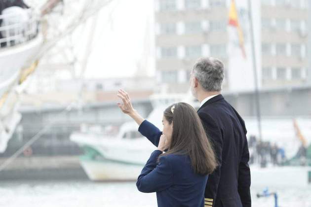 Letizia llora en la despedida a Leonor