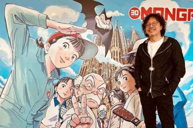 Naoki Urasawa delante del cartel del 30e Manga Barcelona