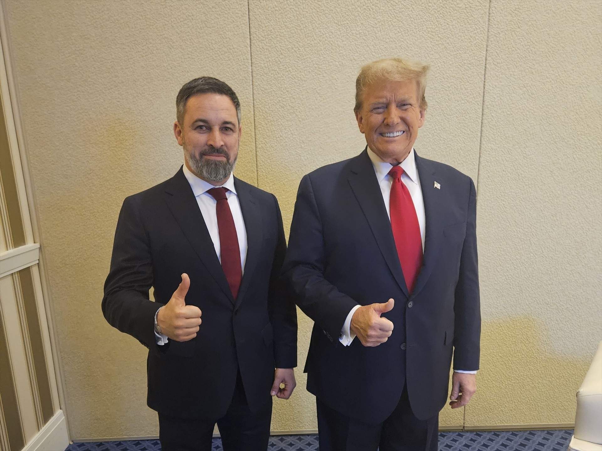 Fisuras en Vox por el seguidismo de Abascal con Trump