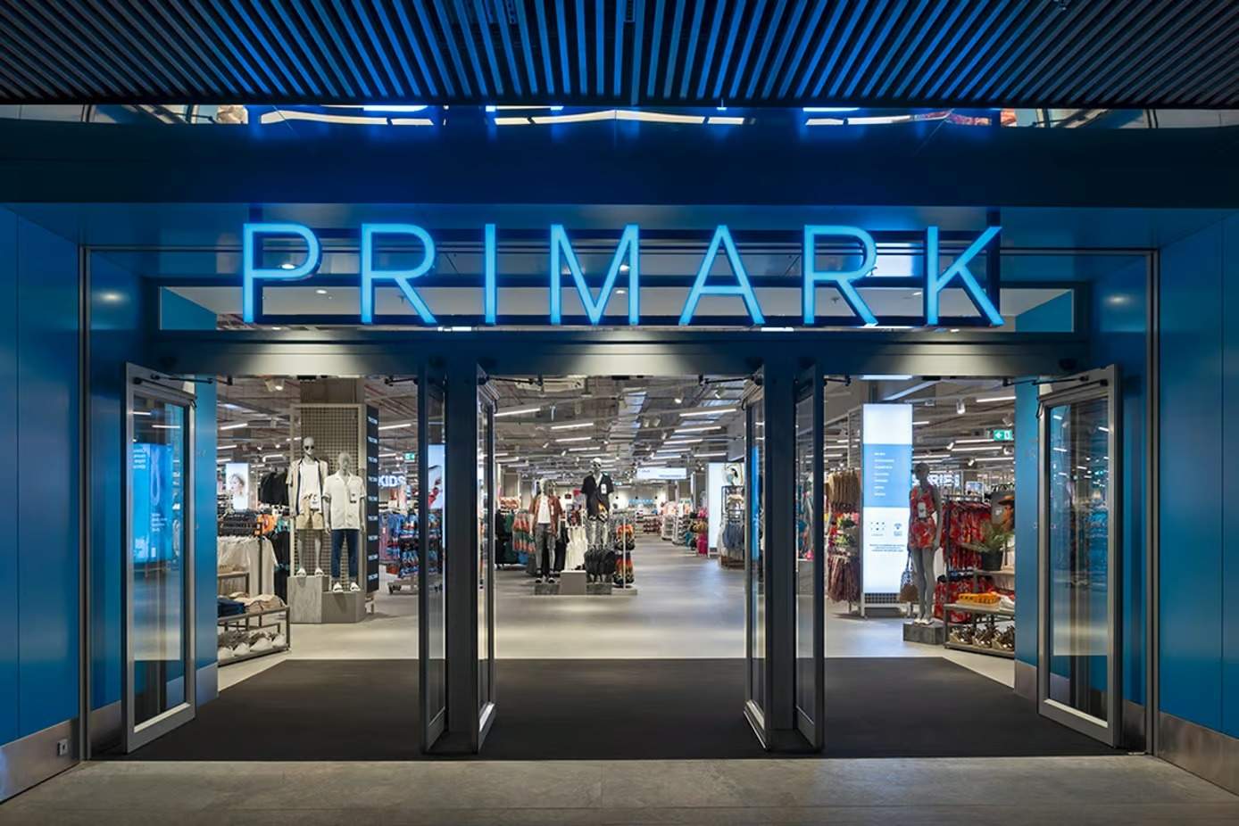 Primark lo ha vuelto a hacer: la blusa con volantes que enamora a las fashionistas