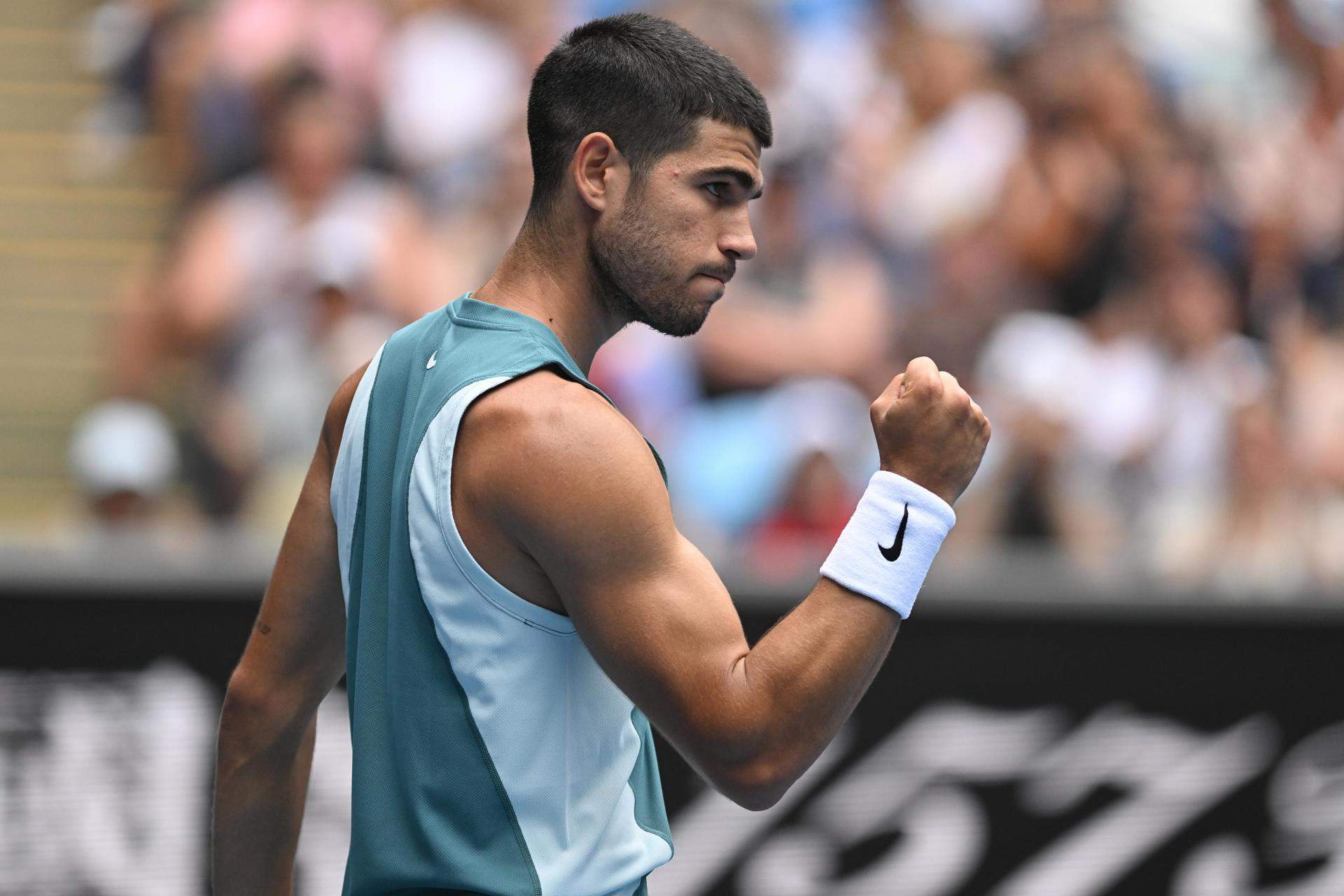 Carlos Alcaraz, imparable a l'Open d'Austràlia, esclafa Yoshihito Nishioka