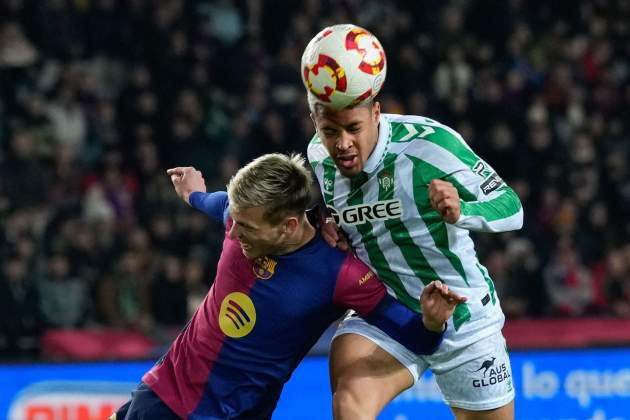 Dani Olmo Vitor Roque Barça Betis / Foto: EFE