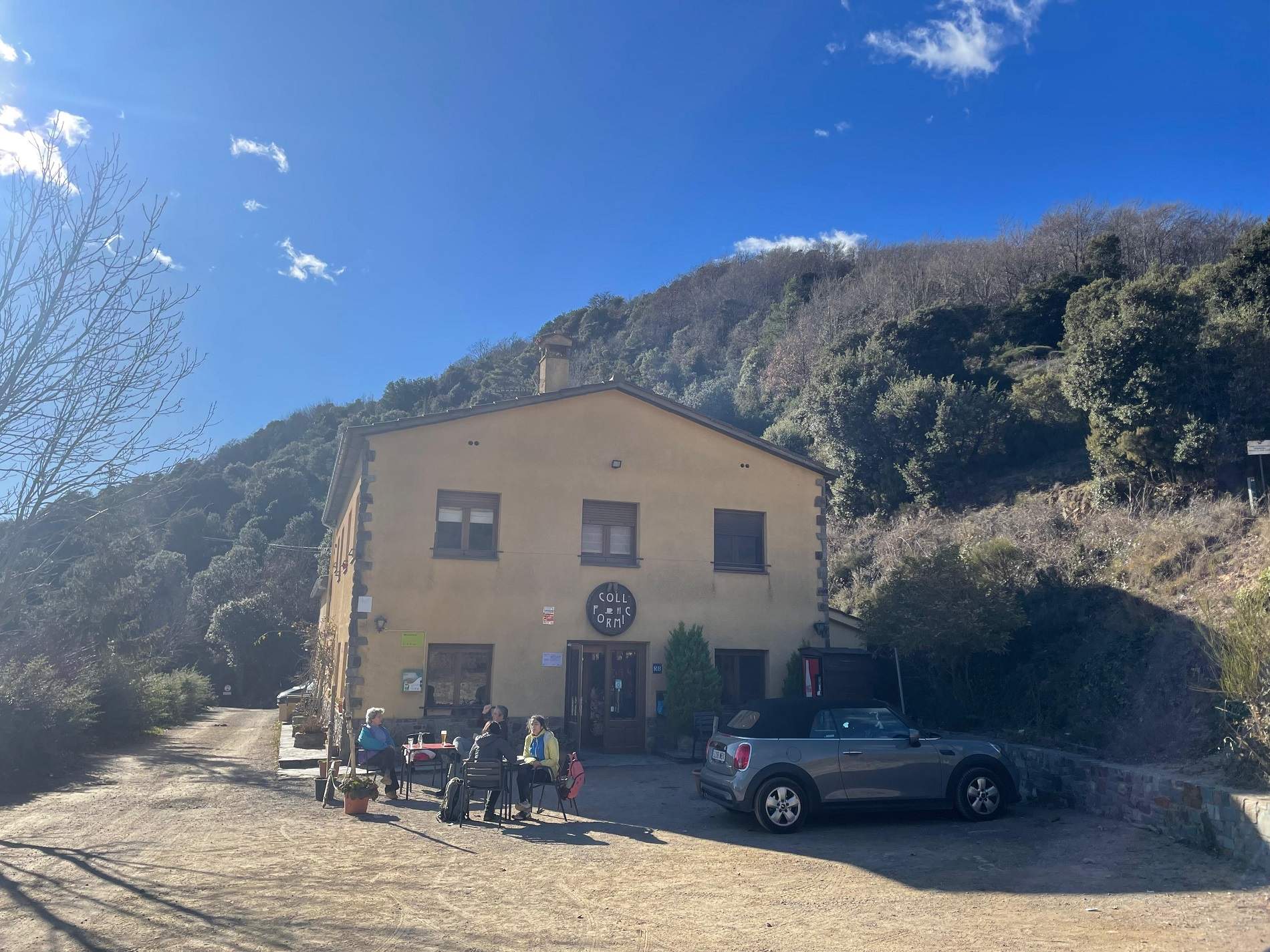 El restaurant de carretera als peus del Matagalls amb la millor carn a la brasa de la zona