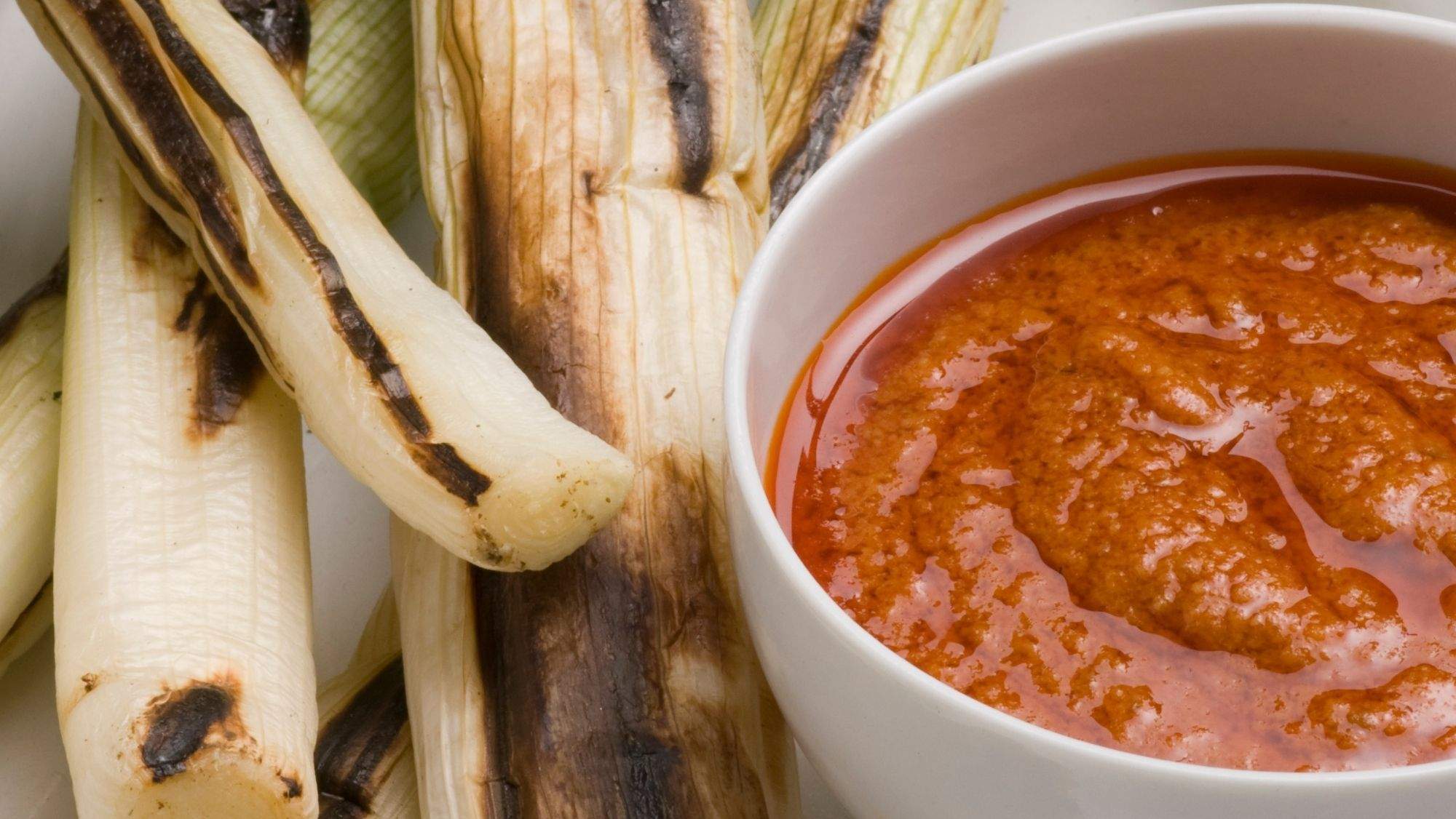 Sabies que el romesco no és el mateix que la salsa de calçot?