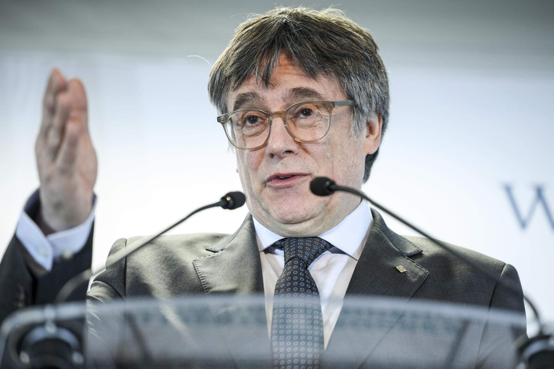 Puigdemont se revuelve contra Illa y lo acusa de callar "cuando los trenes se estropean"