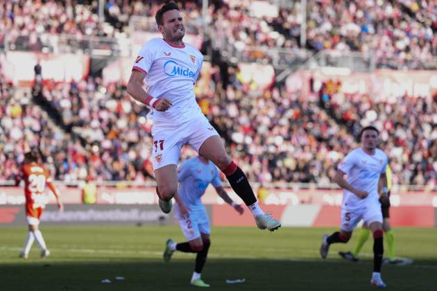 Saúl Ñíguez celebra un gol durant el Girona - Sevilla / Foto: EFE