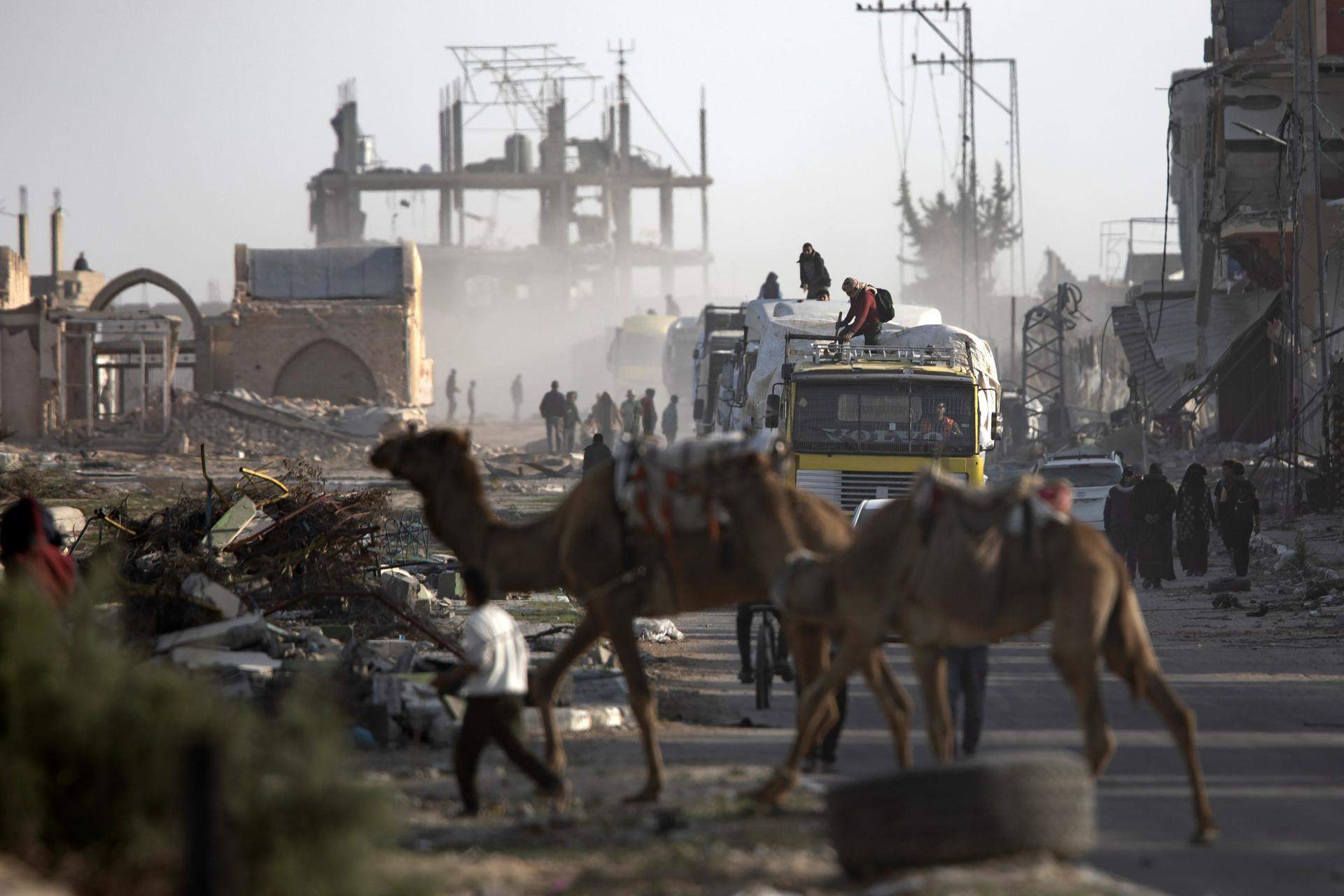 Els palestins tornen a casa després de l'alto el foc: només hi troben ruïnes