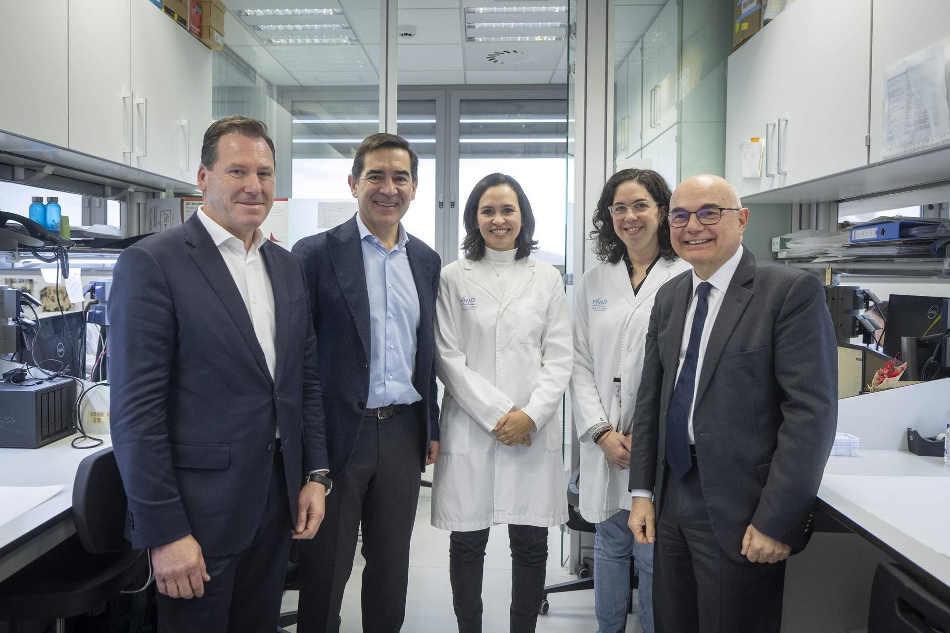 Carlos Torres reafirma el compromiso de la Fundación BBVA con el VHIO para avanzar en el tratamiento de cáncer