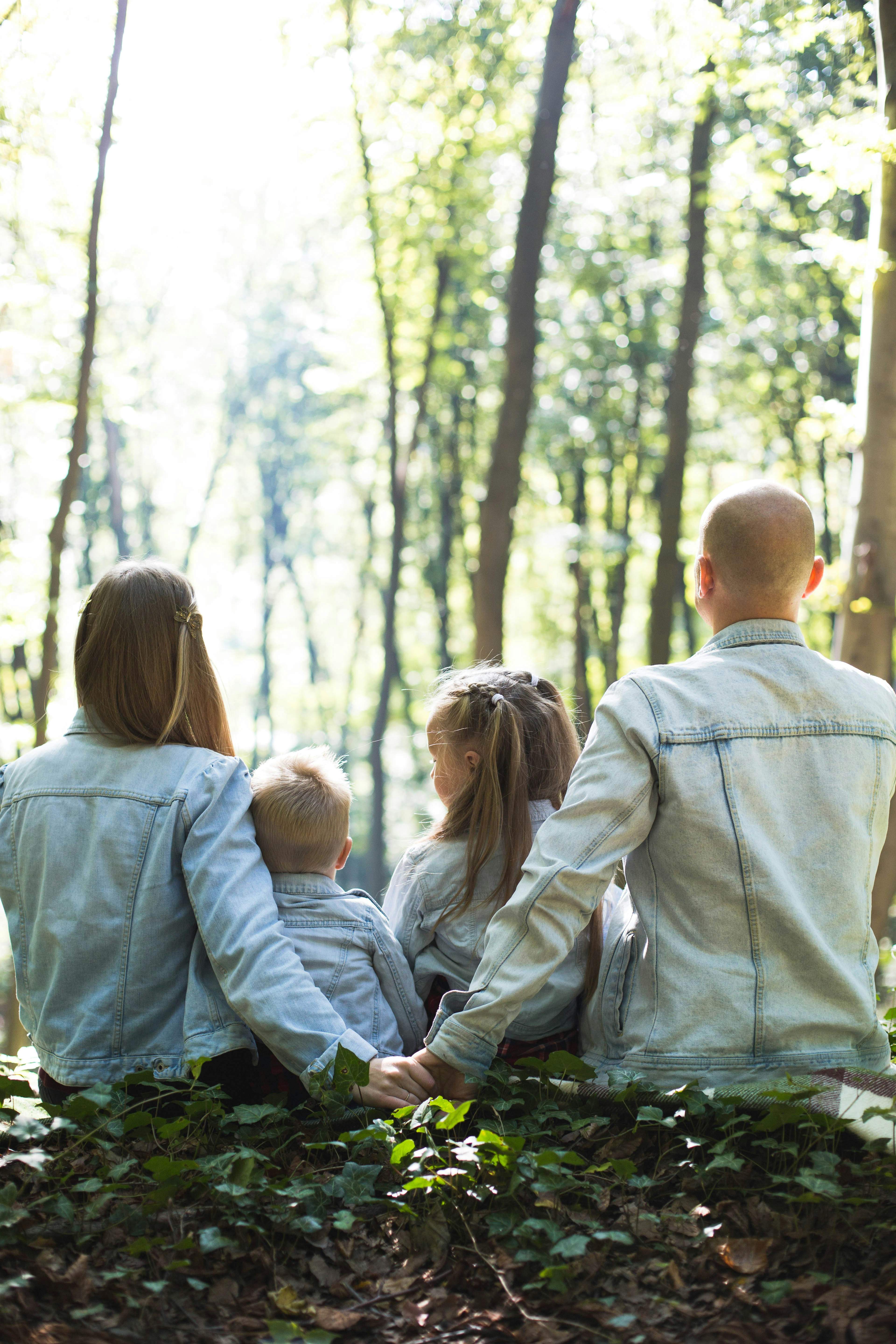 Los padres sí que tienen un hijo favorito, según confirma un estudio