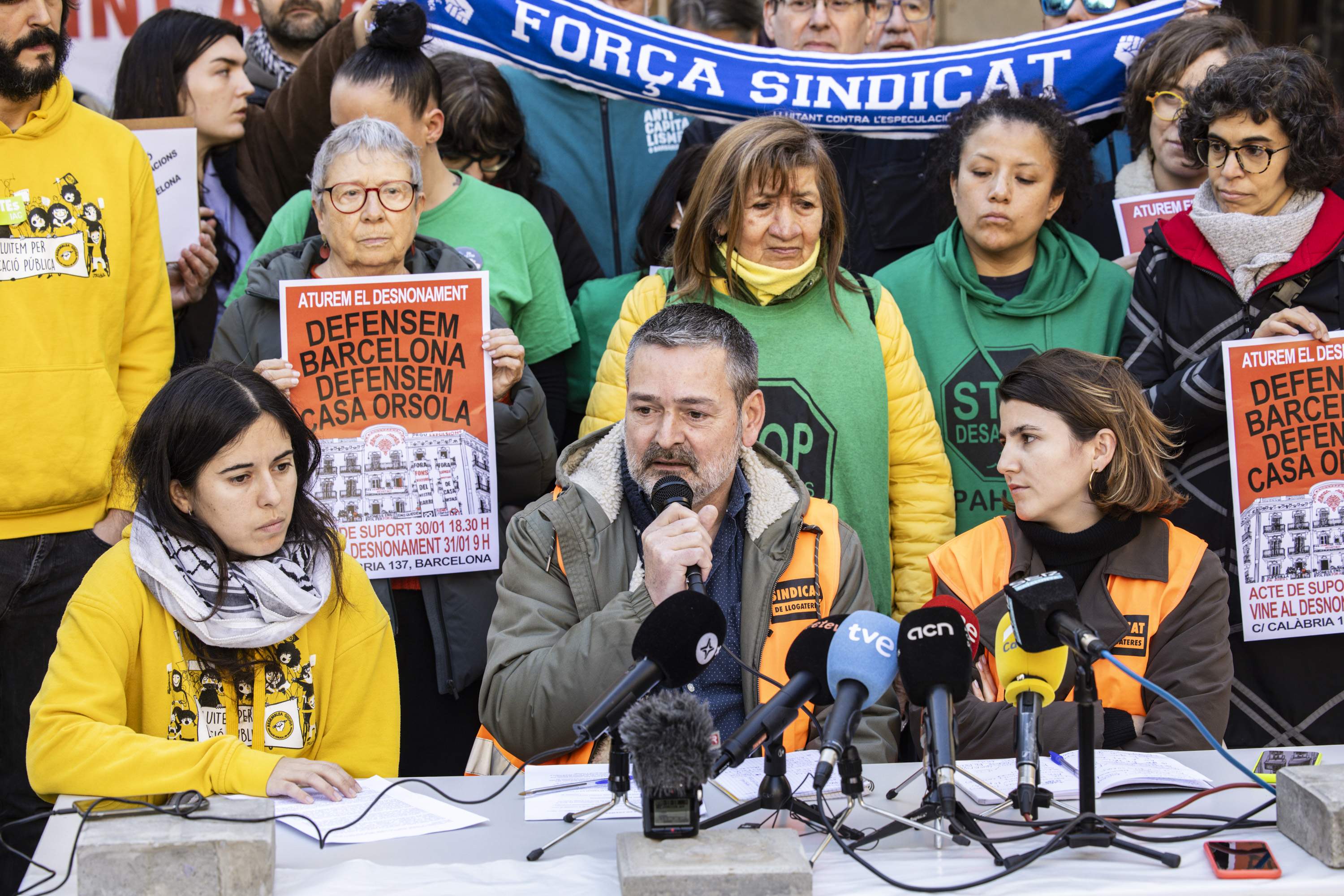 Un veí de la Casa Orsola responsabilitza Collboni, Illa i Sánchez del seu imminent desnonament