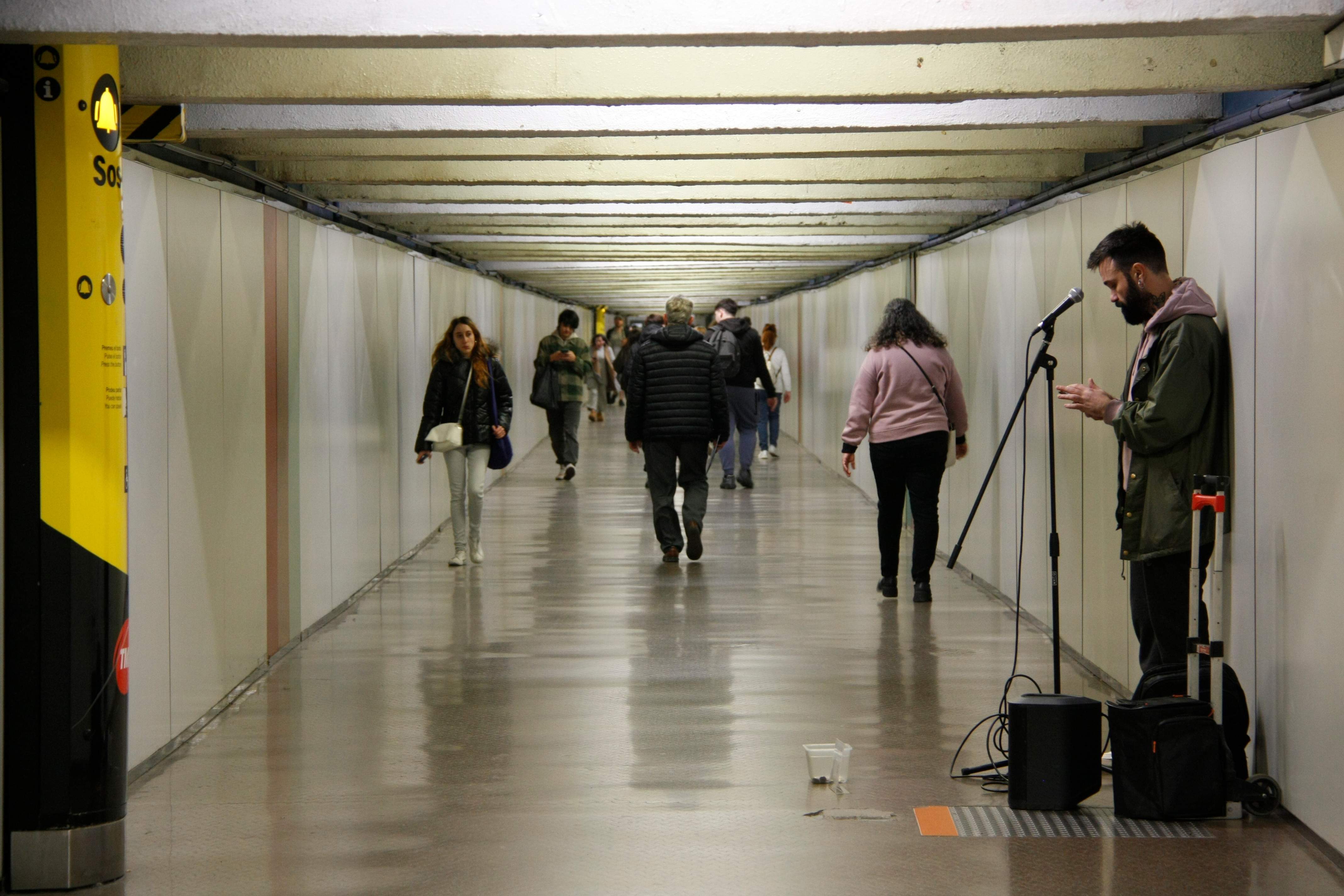 Barcelona posarà música en el llarg transbord del metro a Passeig de Gràcia per fer-lo més amè