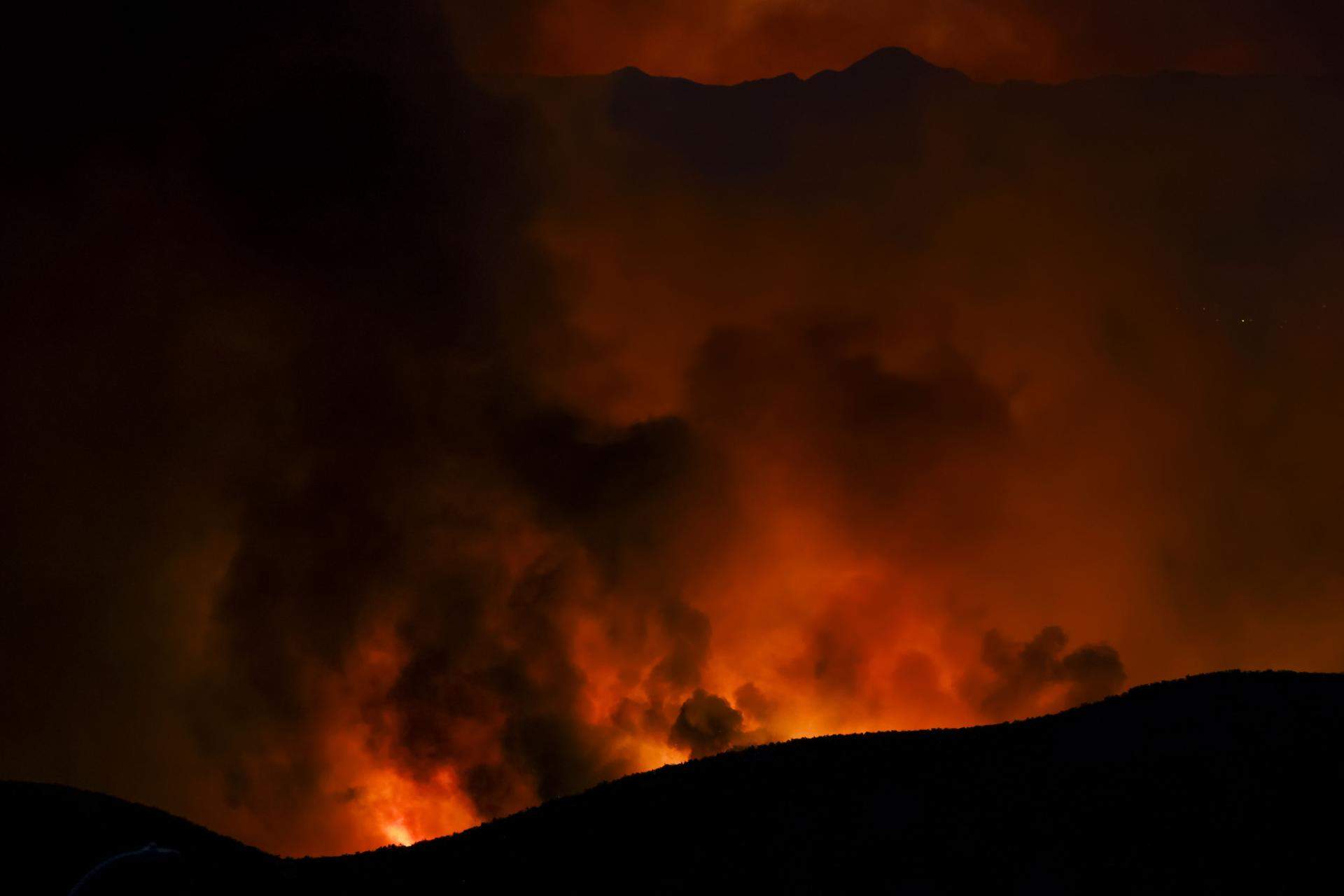 Un nou incendi forestal amenaça Los Angeles i ja obliga a evacuar 31.000 persones