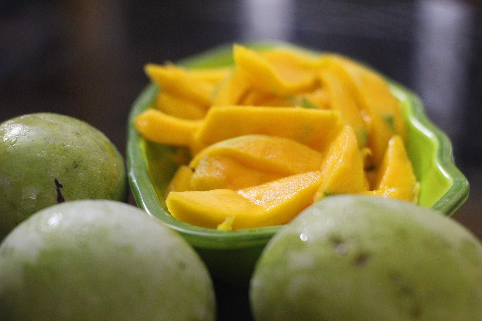 Por el bien de todos, tienes que dejar de poner mango en tus ensaladas: aquí tienes la razón