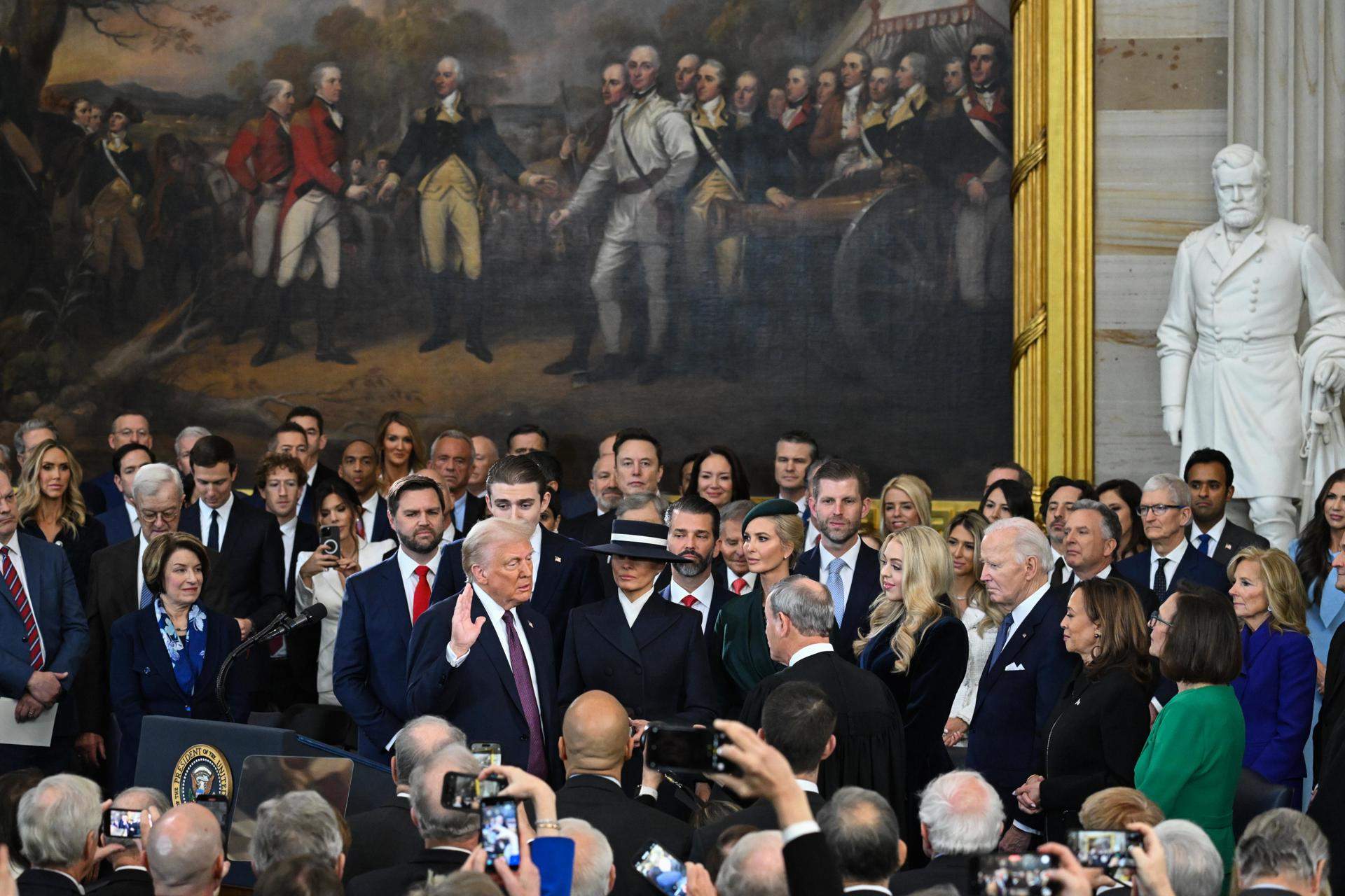 Pressa de possessió de Donald Trump 2025, les festes de Sant Antoni i més: la volta al món en 15 fotos