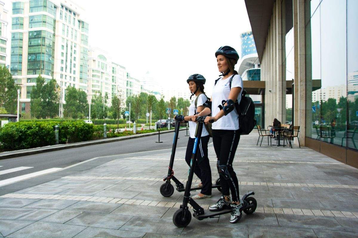 Quirón Prevención muestra el mejor camino para el uso seguro de bicicletas y patinetes en entornos urbanos