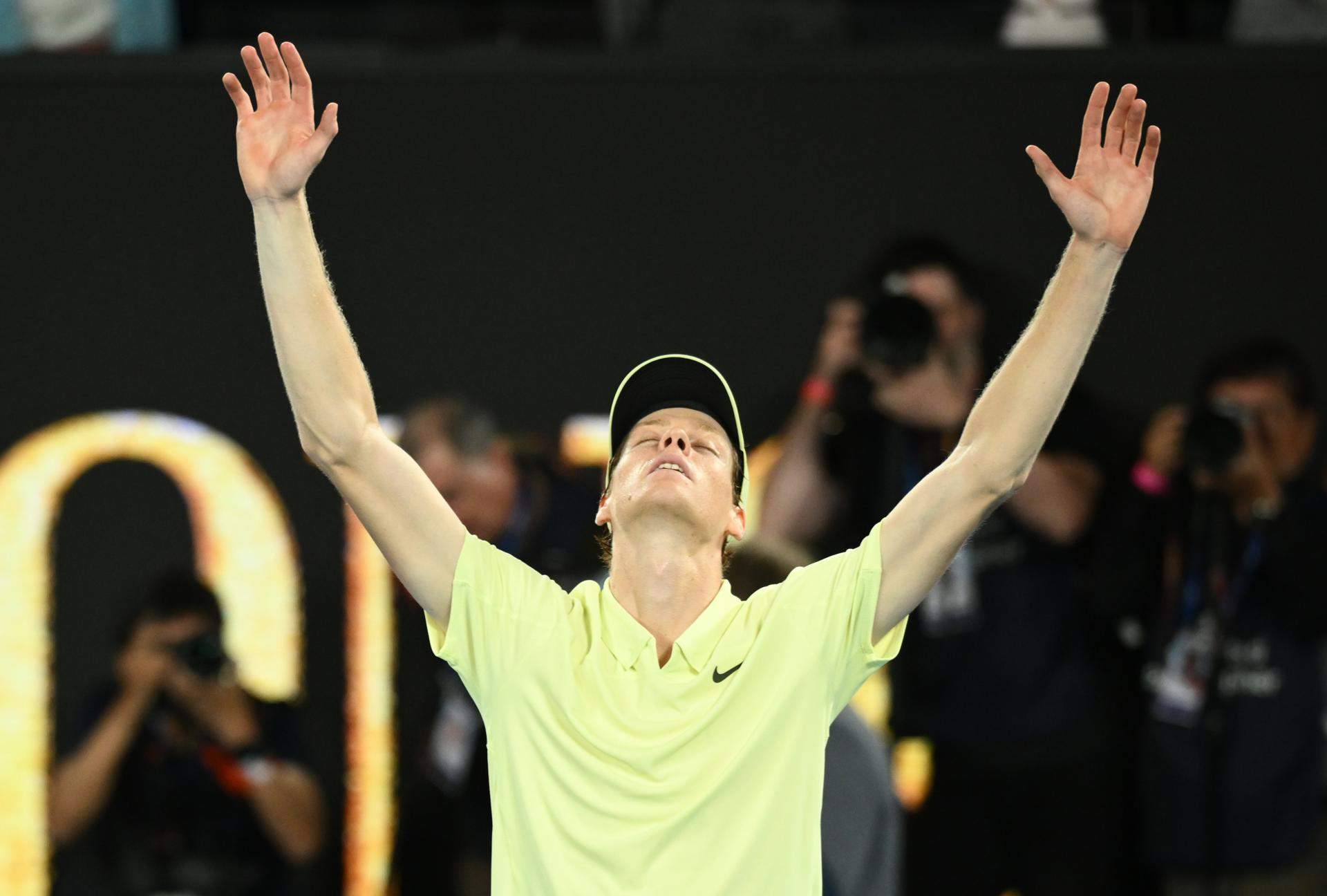 Un Sinner imperturbable desespera a Zverev y revalida la corona del Open de Australia