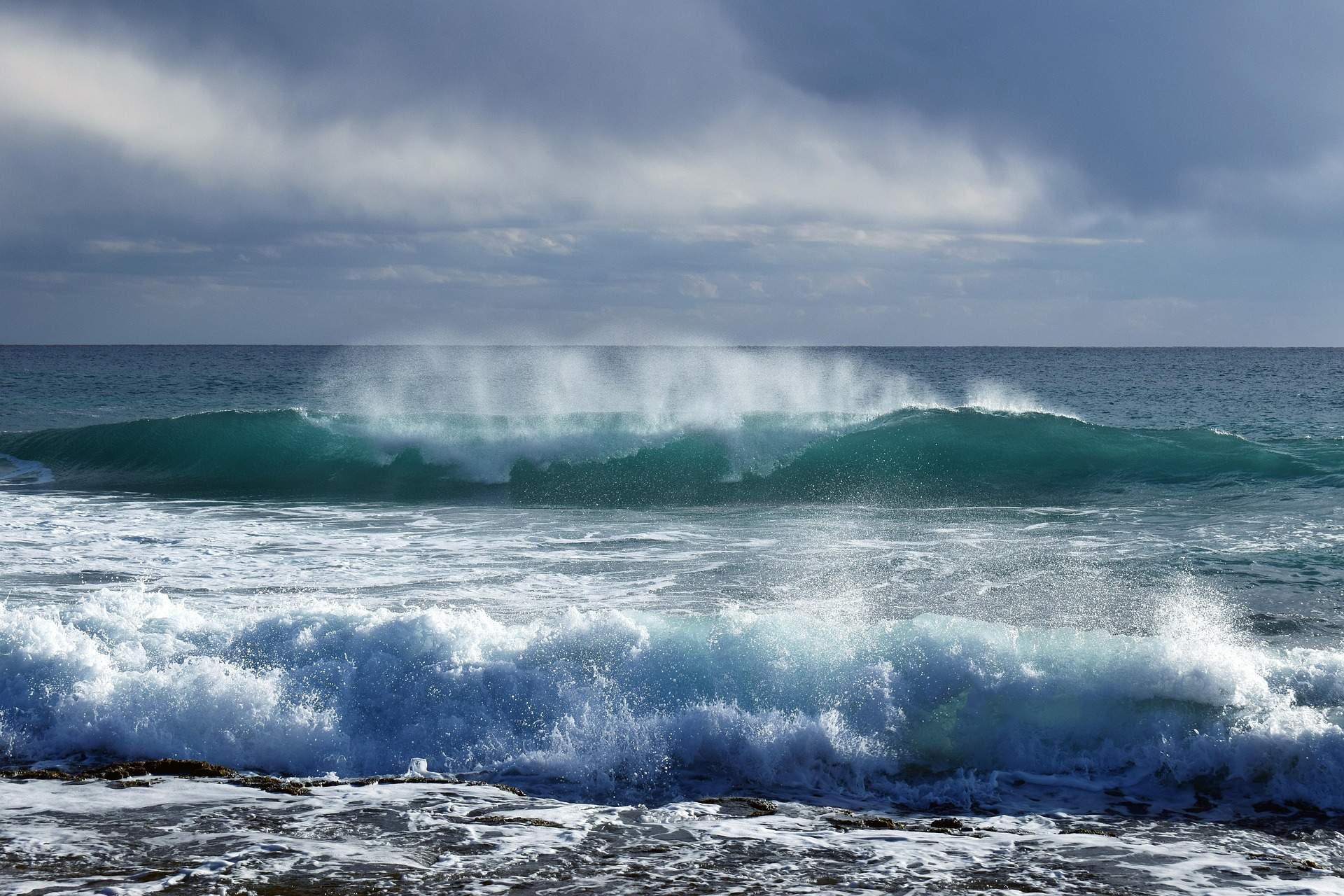 Cambio de tiempo este lunes; alerta por viento, mala mar y llegada de la lluvia en Catalunya