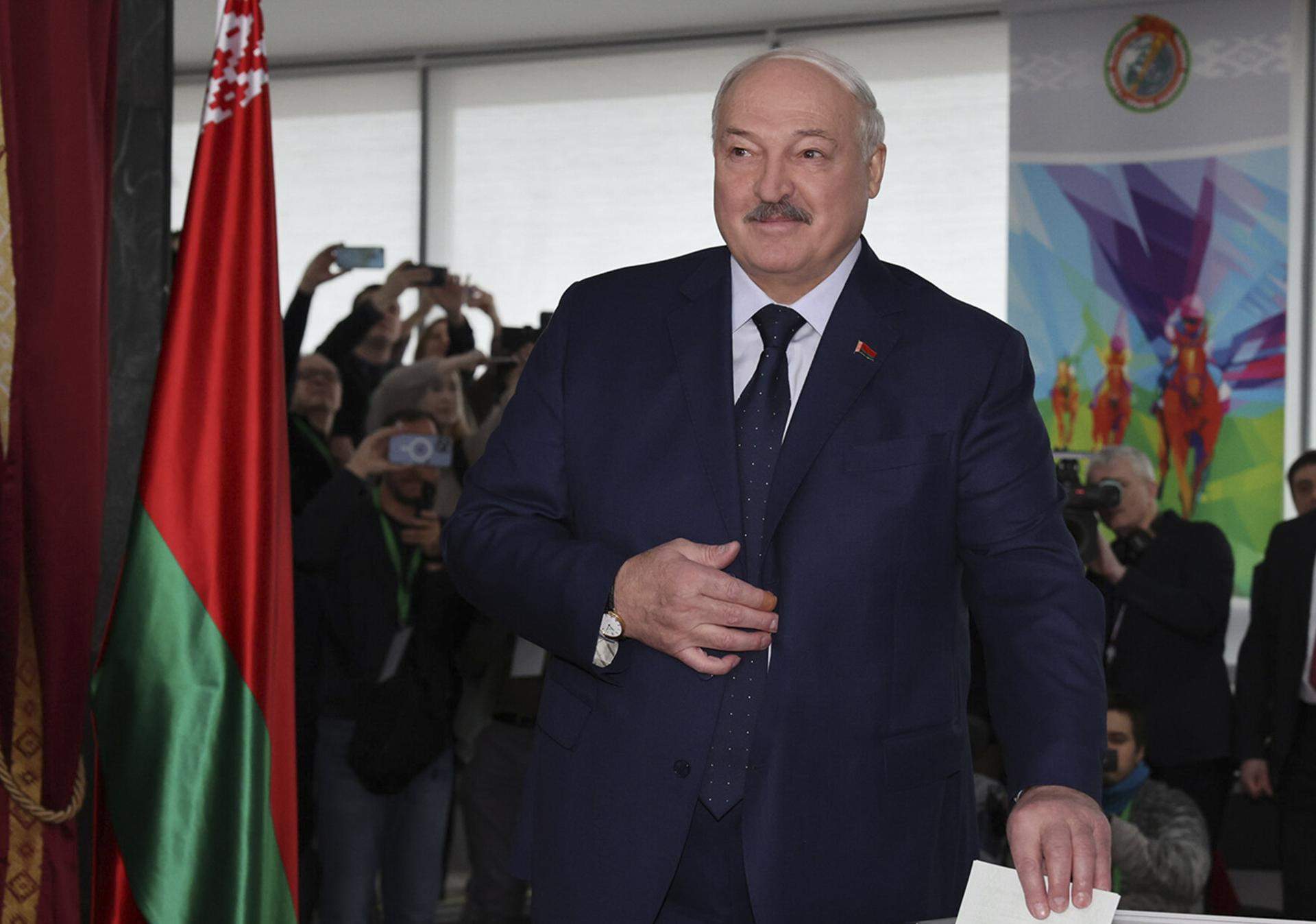 Lukashenko se impone con el 87,6% de los votos en unas elecciones acusadas ser una "farsa" por la UE