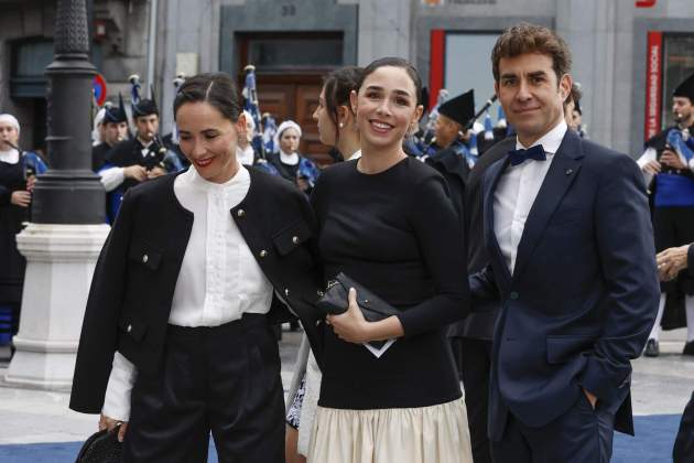 Maria Serrat, Candela Serrat y Daniel Muriel / GTRES