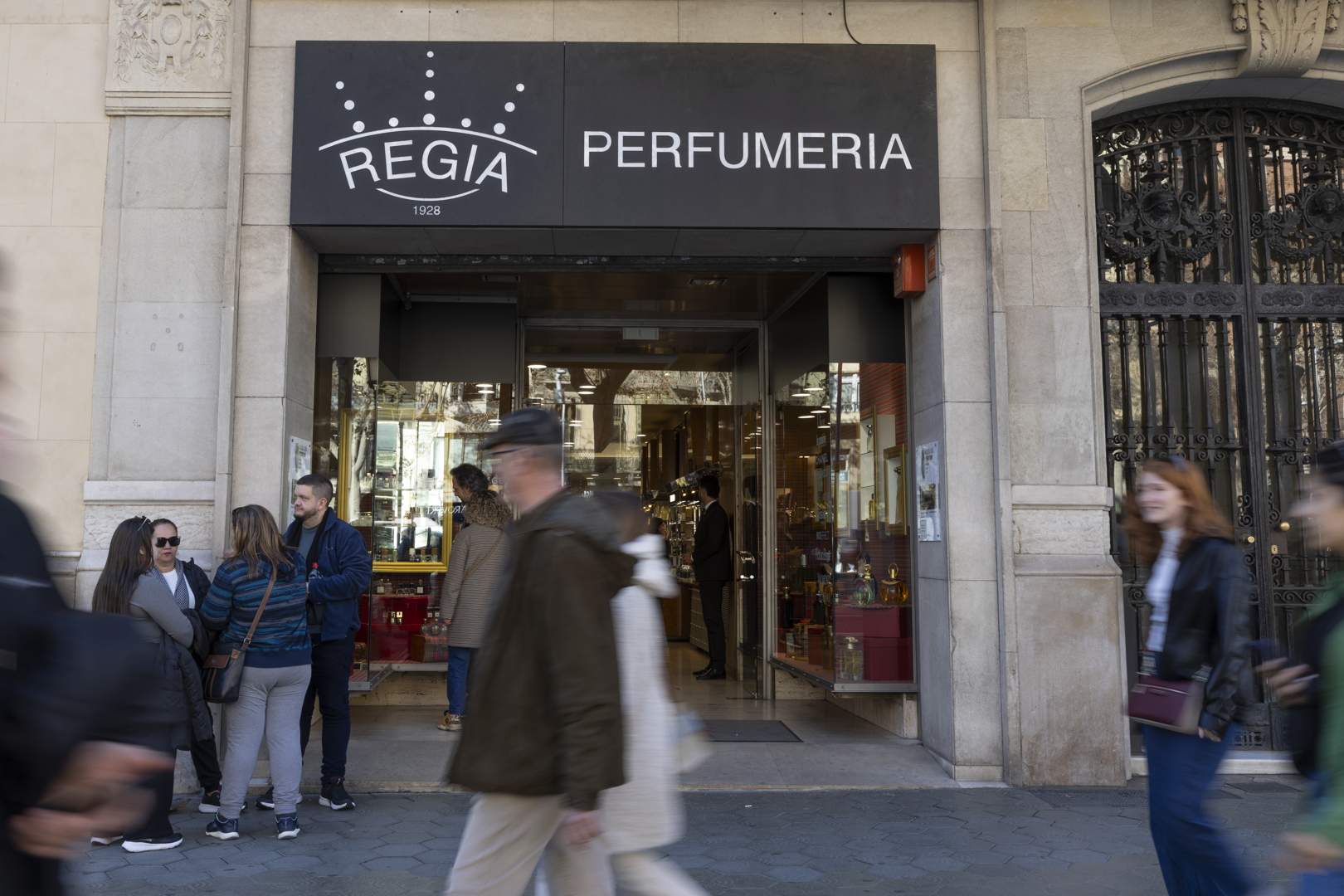 Cierra la casi centenaria perfumería-museo Regia del paseo de Gràcia