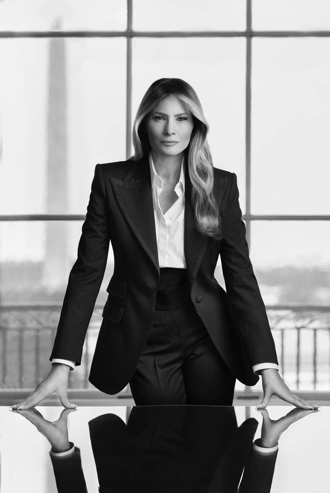 En blanc i negre, amb Washington de fons i empoderada: la foto oficial de Melania Trump com a primera dama